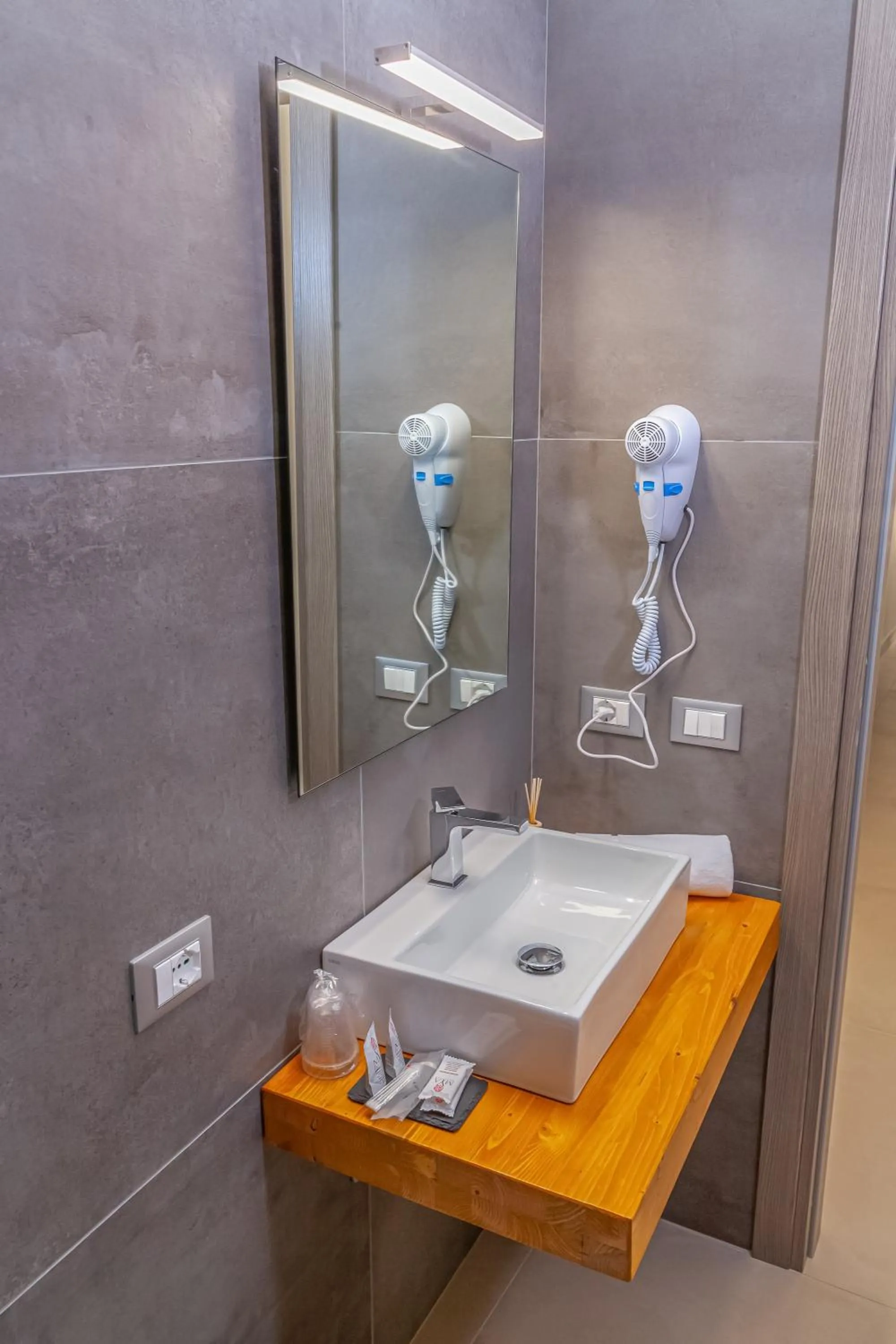 Bathroom in Isgrò Rooms