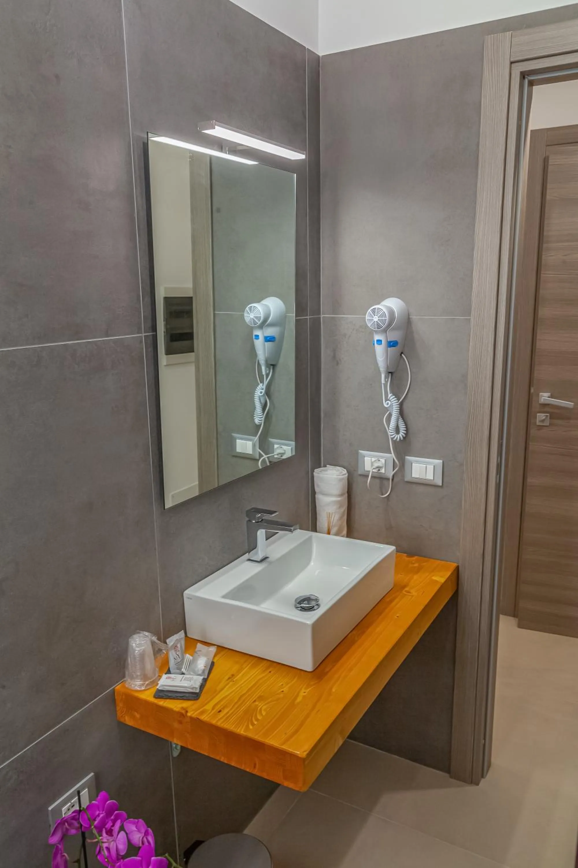 Bathroom in Isgrò Rooms