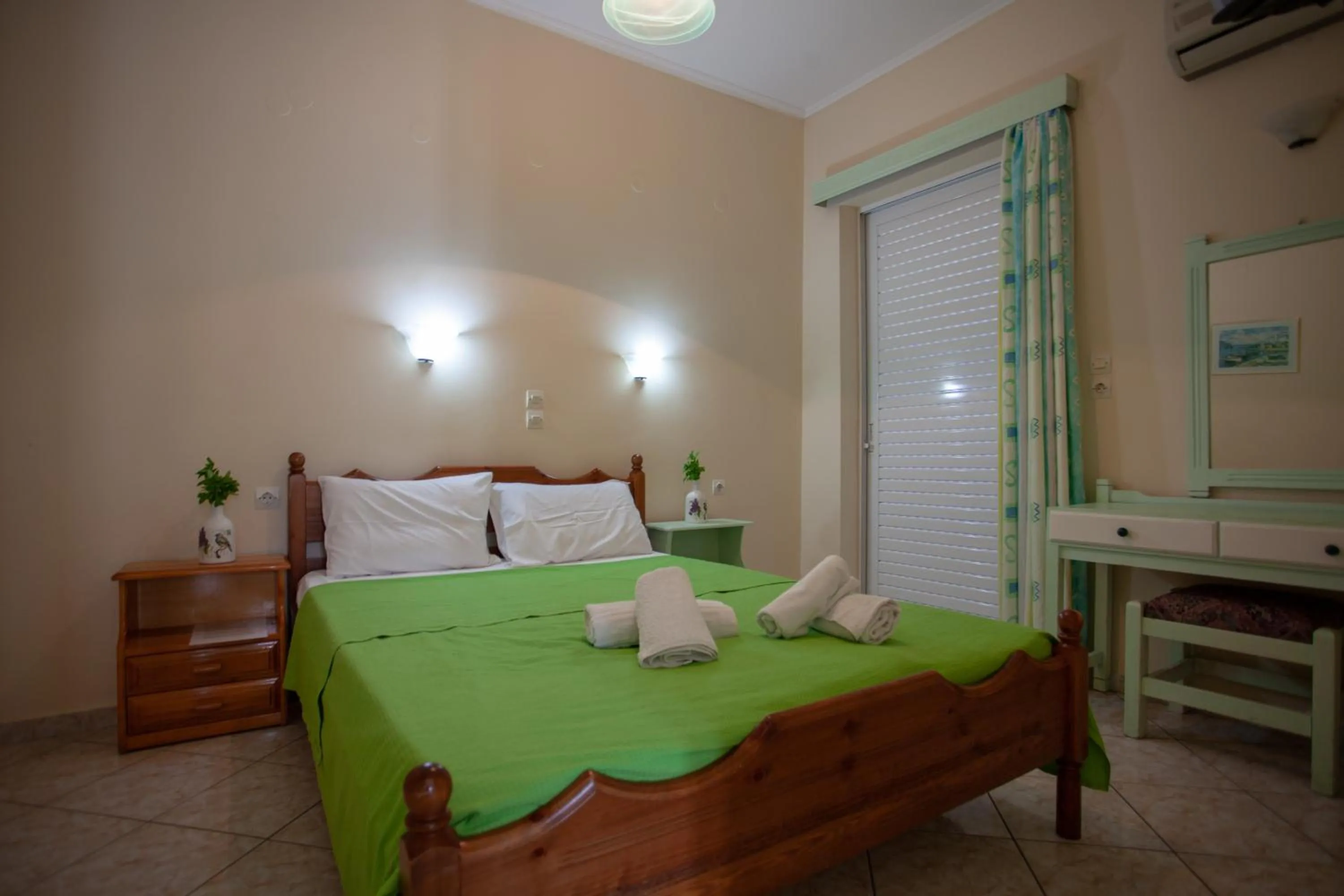 Bedroom, Bed in Eliza Apartments