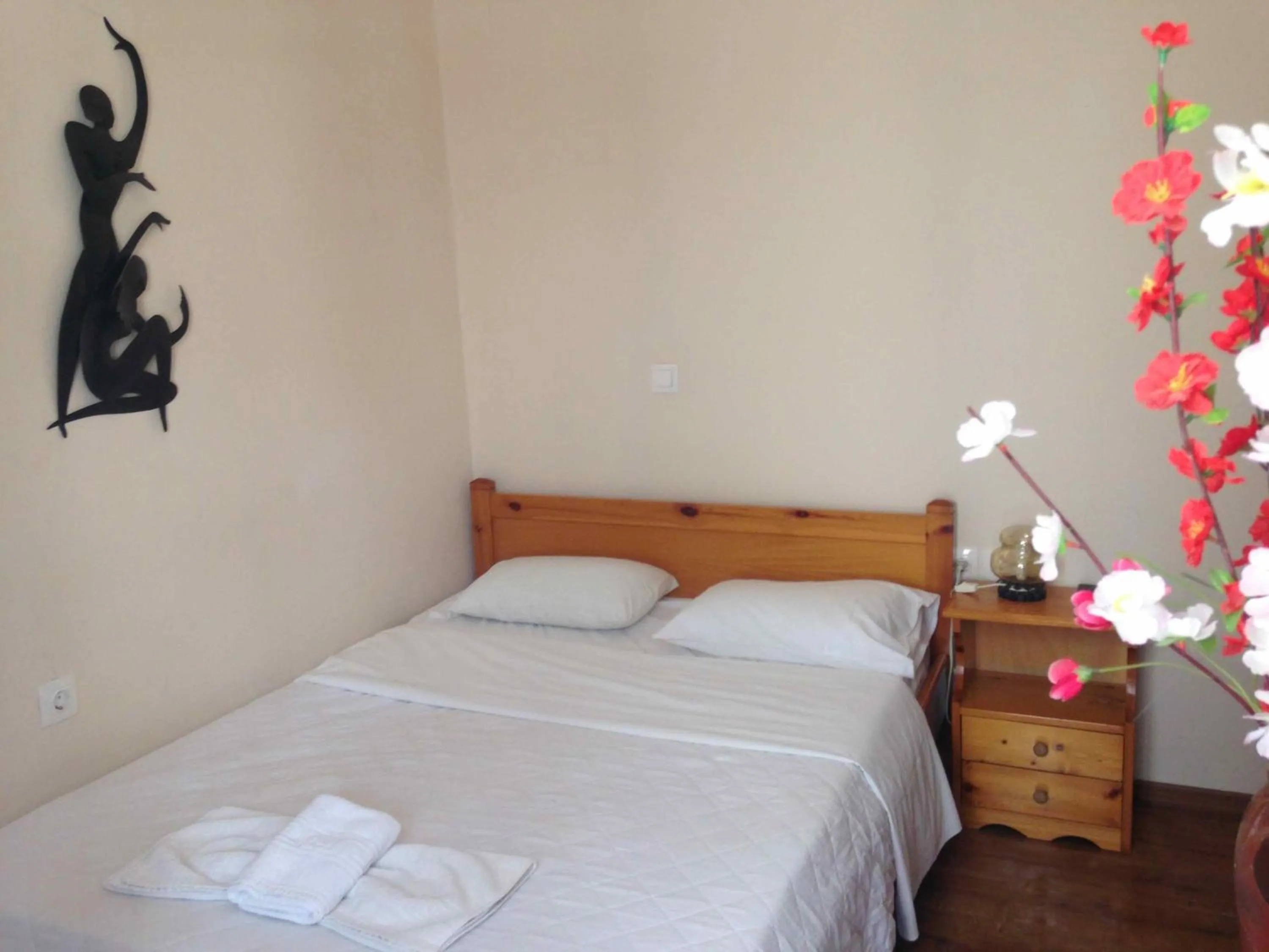 Photo of the whole room, Bed in Rethymno House