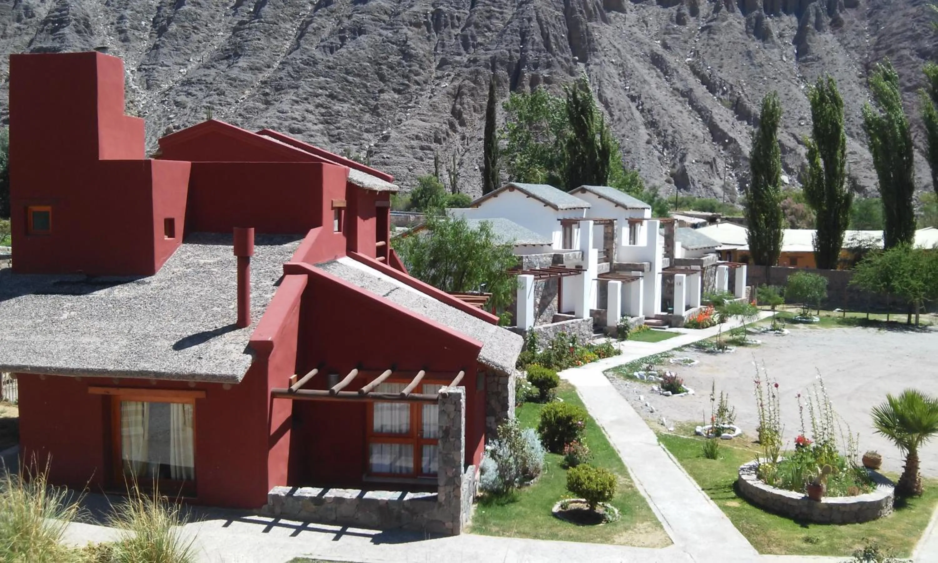 Property building in El Refugio de Coquena