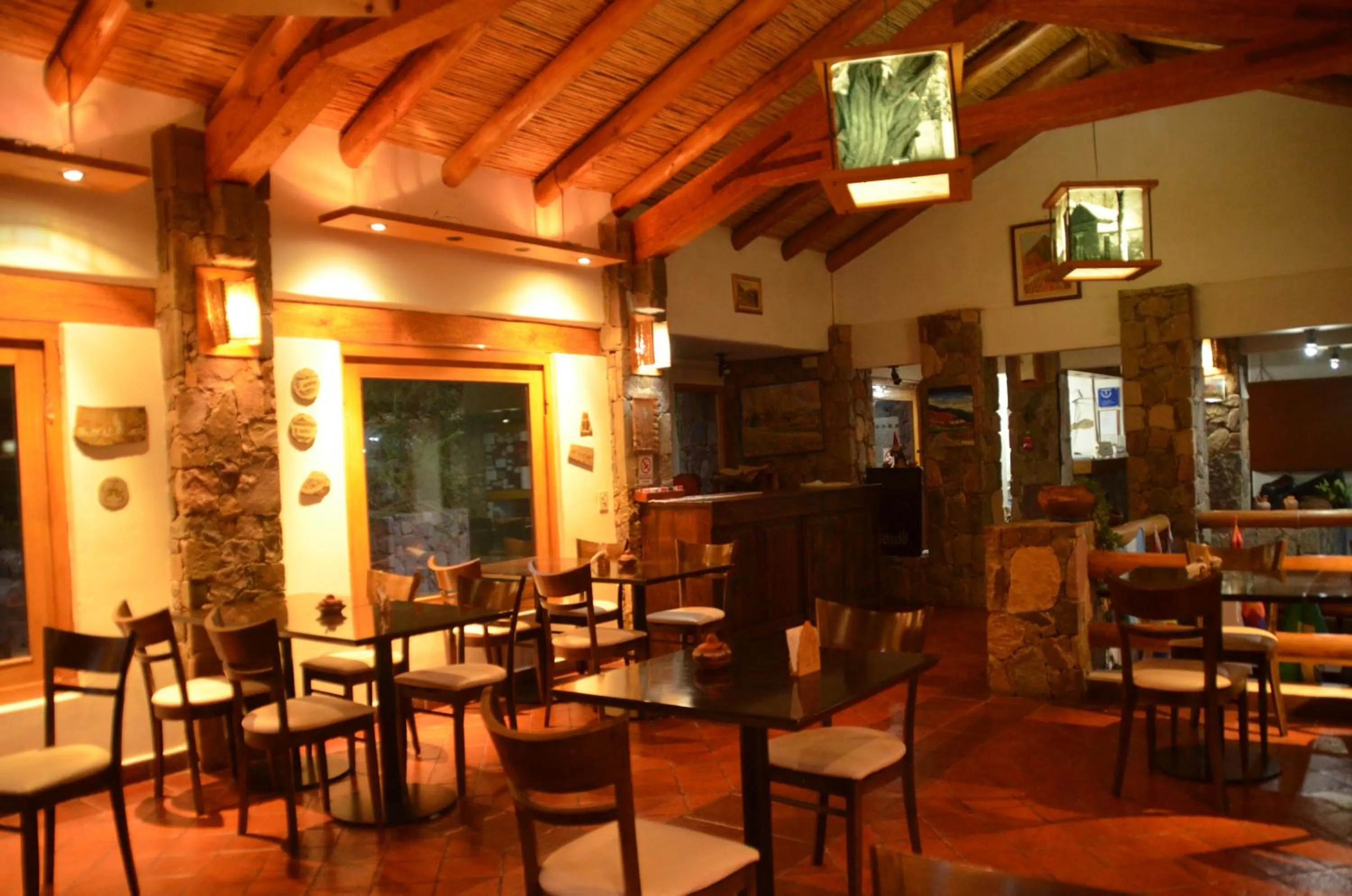 Restaurant/places to eat in El Refugio de Coquena