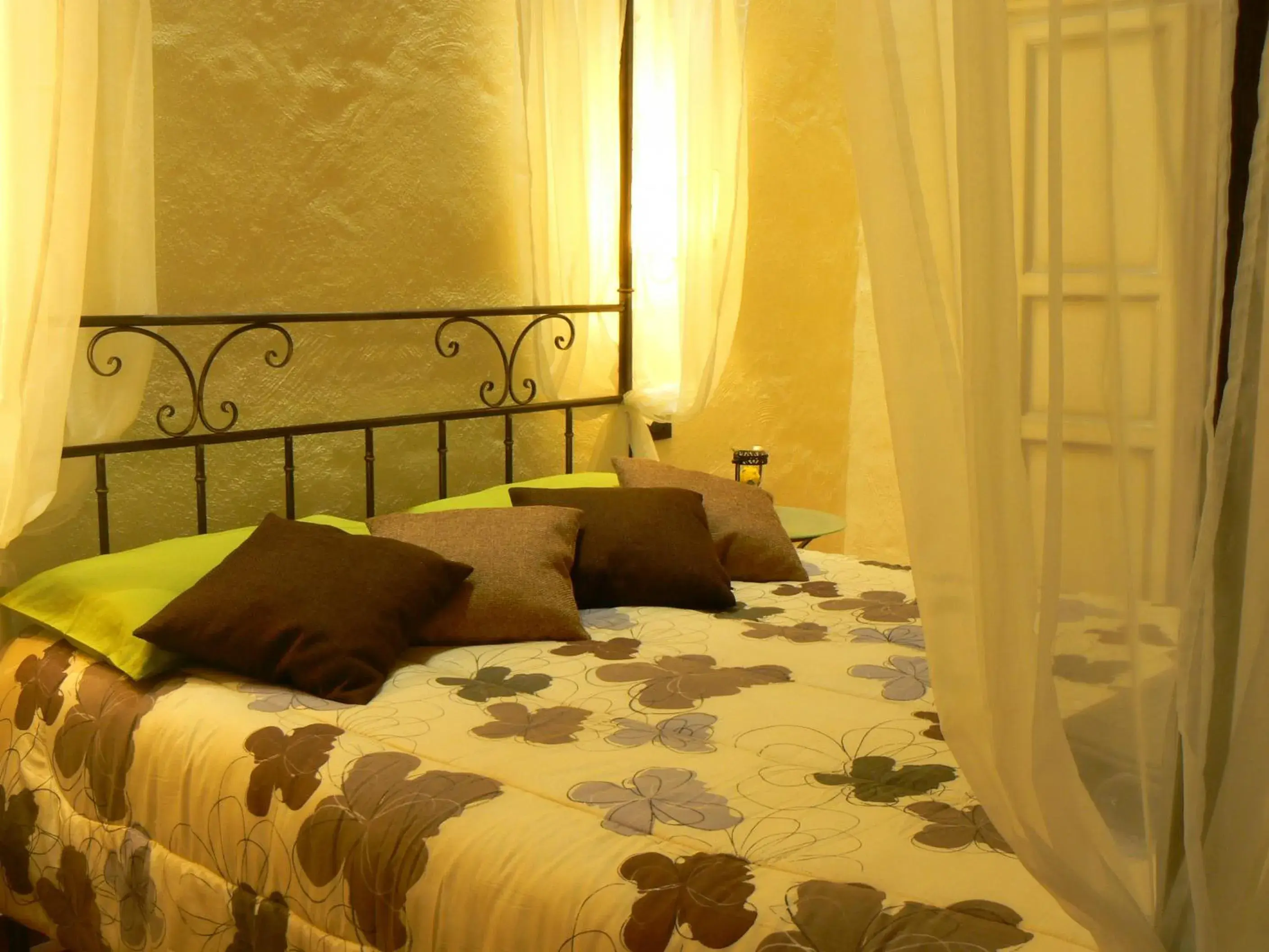 Deluxe Double Room with Bath - single occupancy in Thalassa Locanda B&B e appartamento Deluxe Double Room with Bath - single occupancy in Thalassa Locanda B&B e appartamento