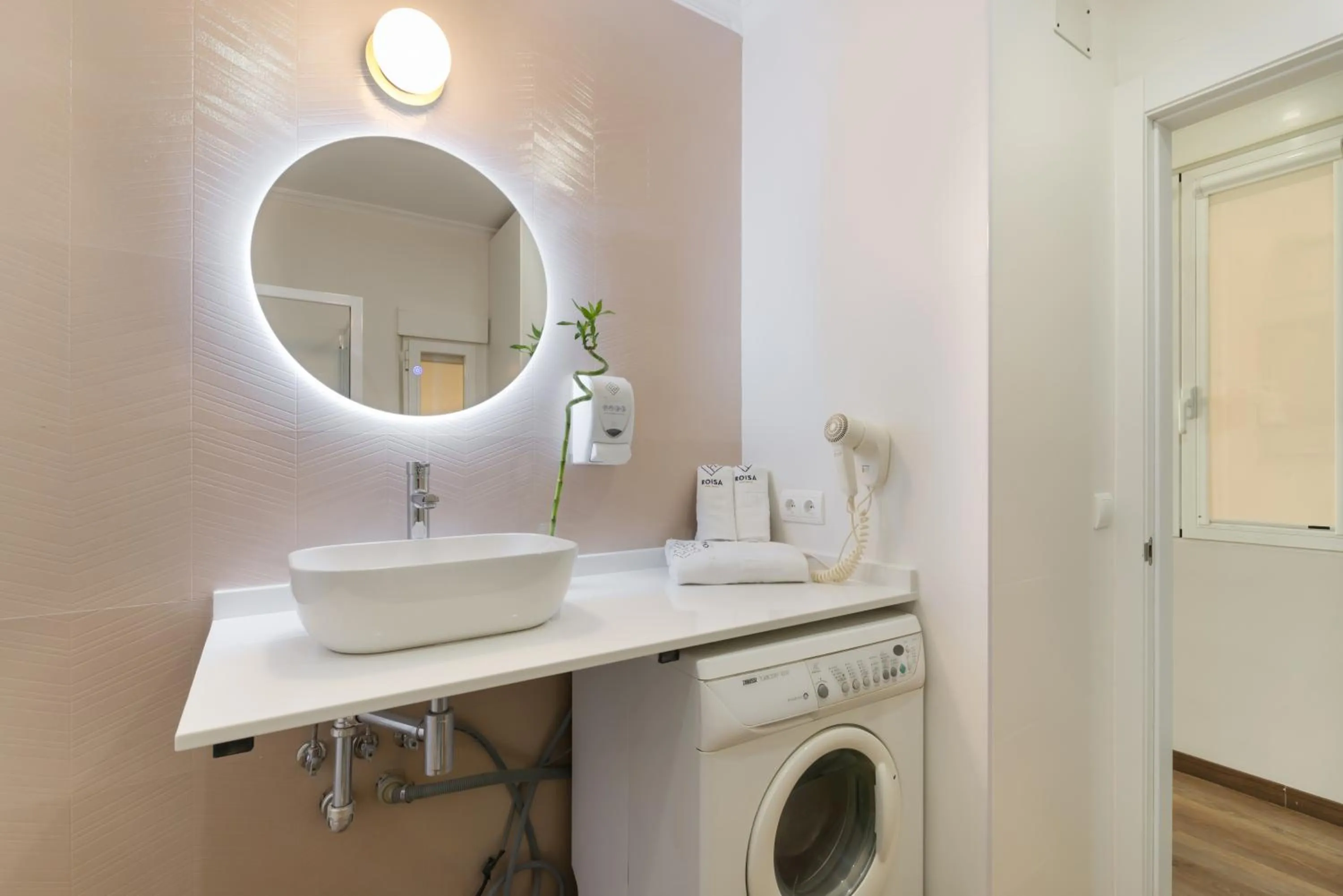 Toilet in Roisa Centro