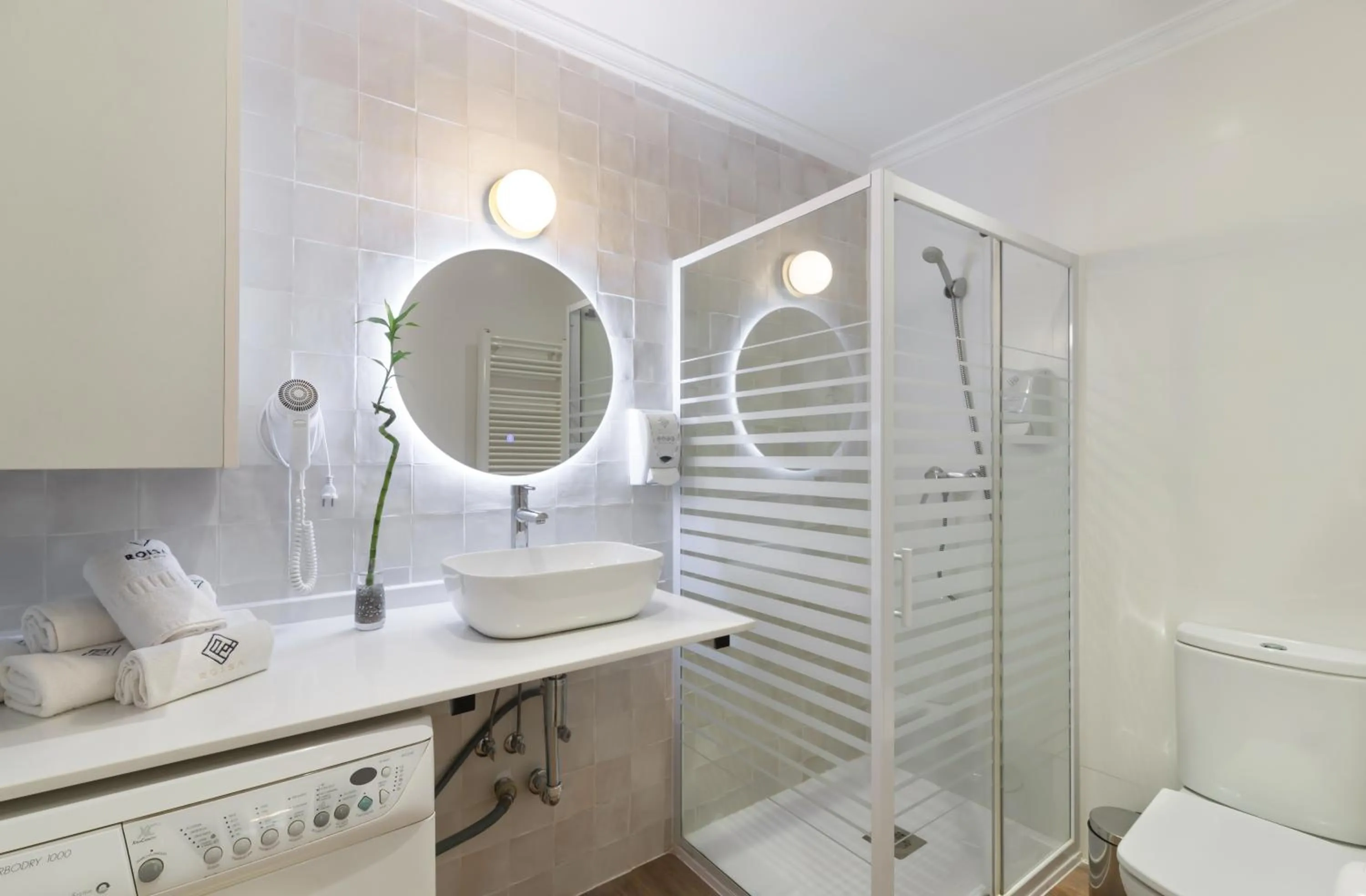 Shower in Roisa Centro