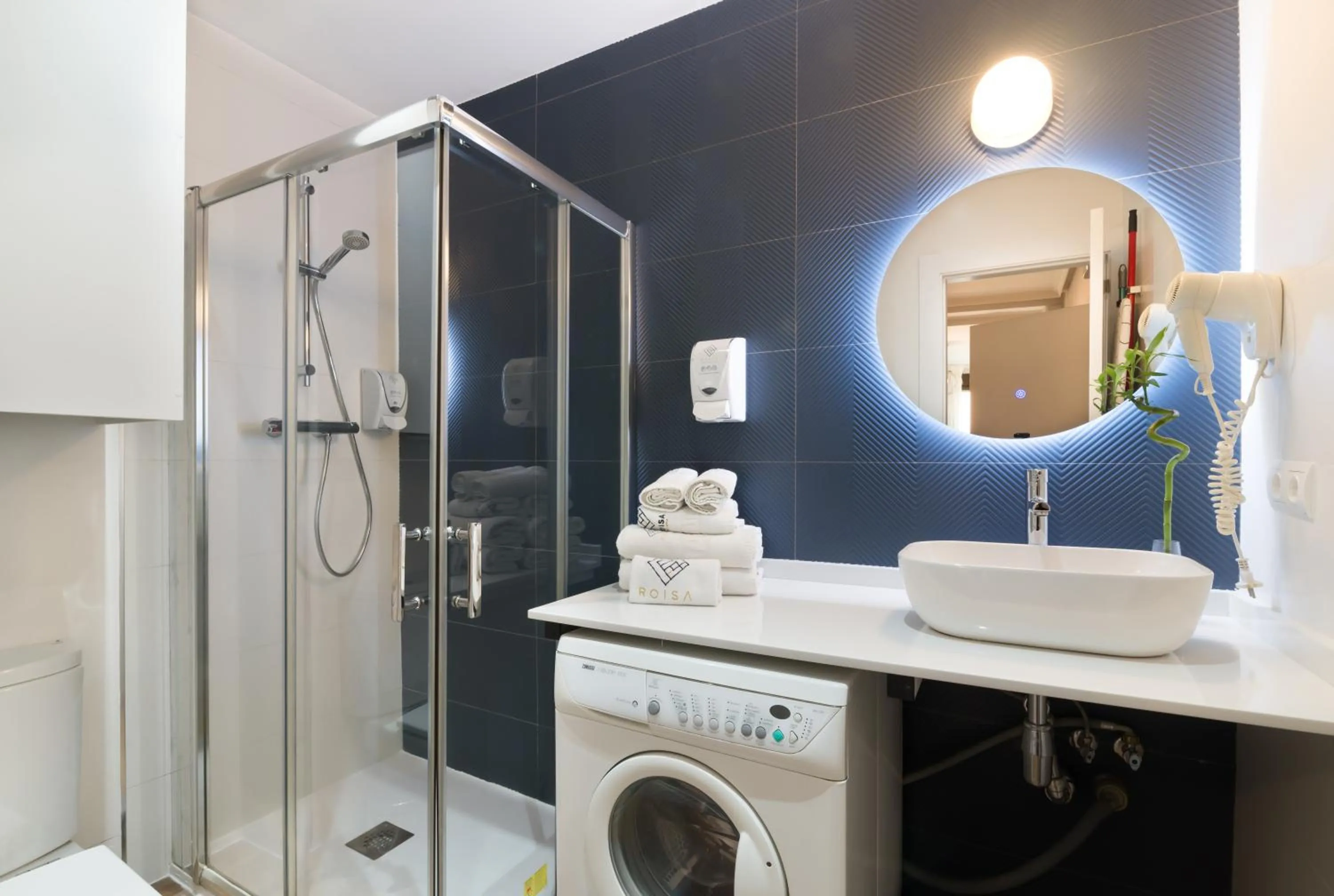 Shower in Roisa Centro