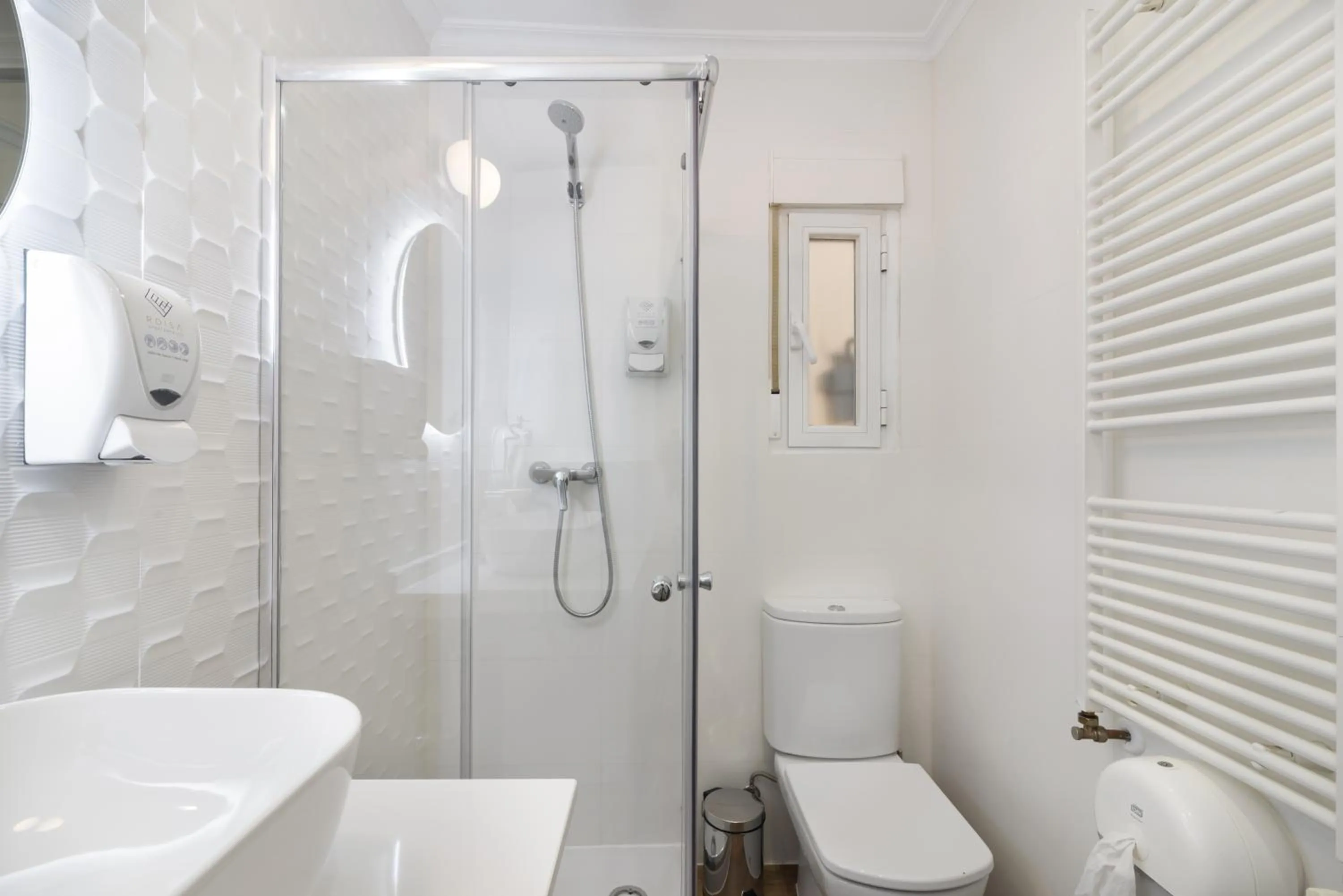 Shower in Roisa Centro