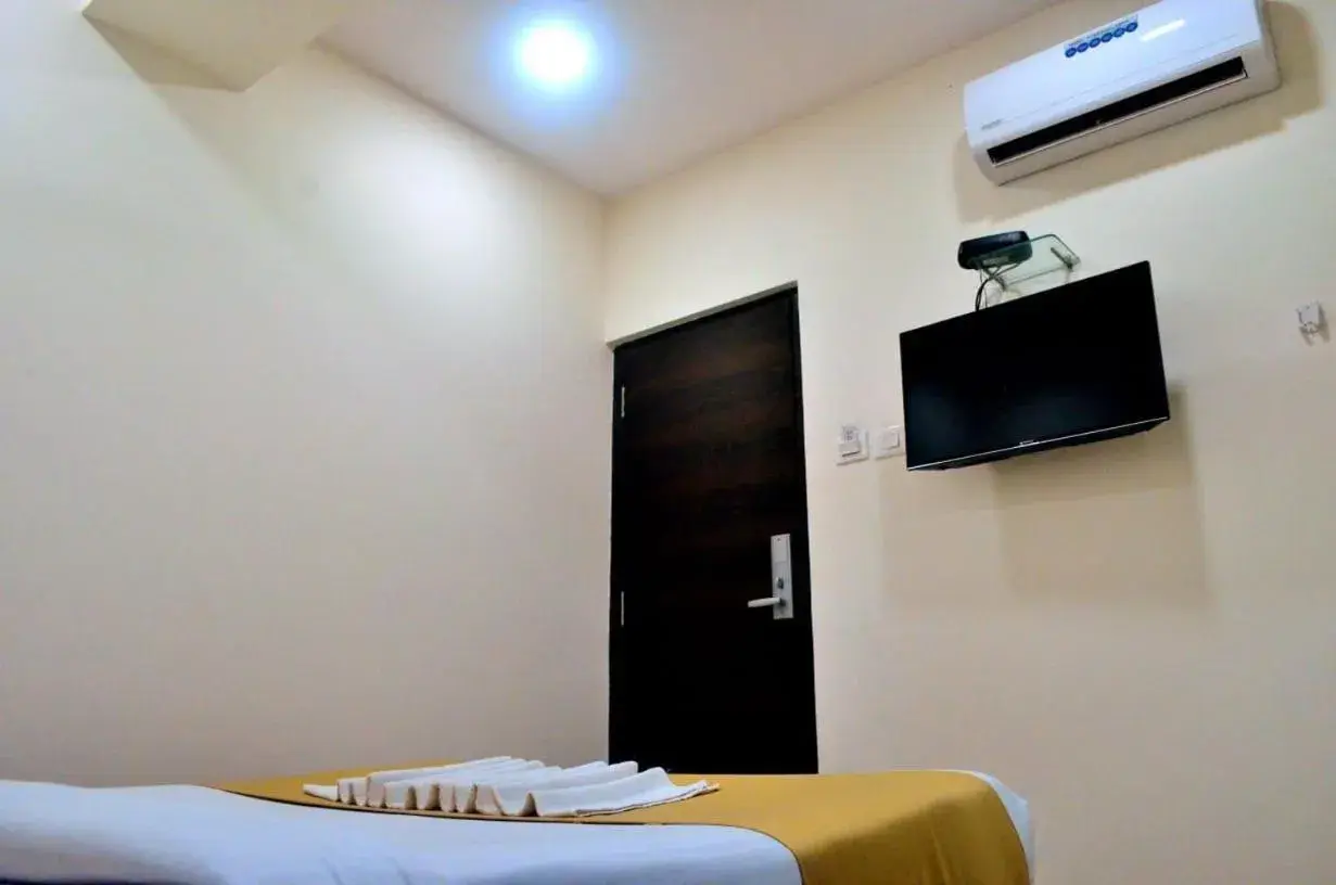 Bed in THE BEST HOTEL MUMBAI Bed in THE BEST HOTEL MUMBAI