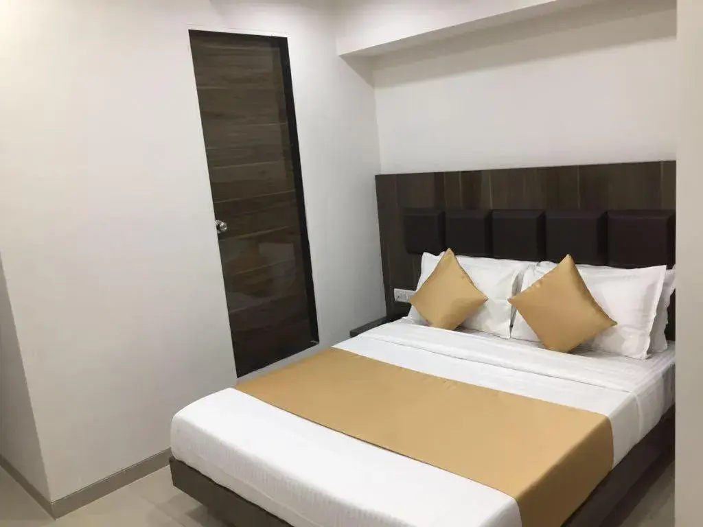 Bed in THE BEST HOTEL MUMBAI Bed in THE BEST HOTEL MUMBAI