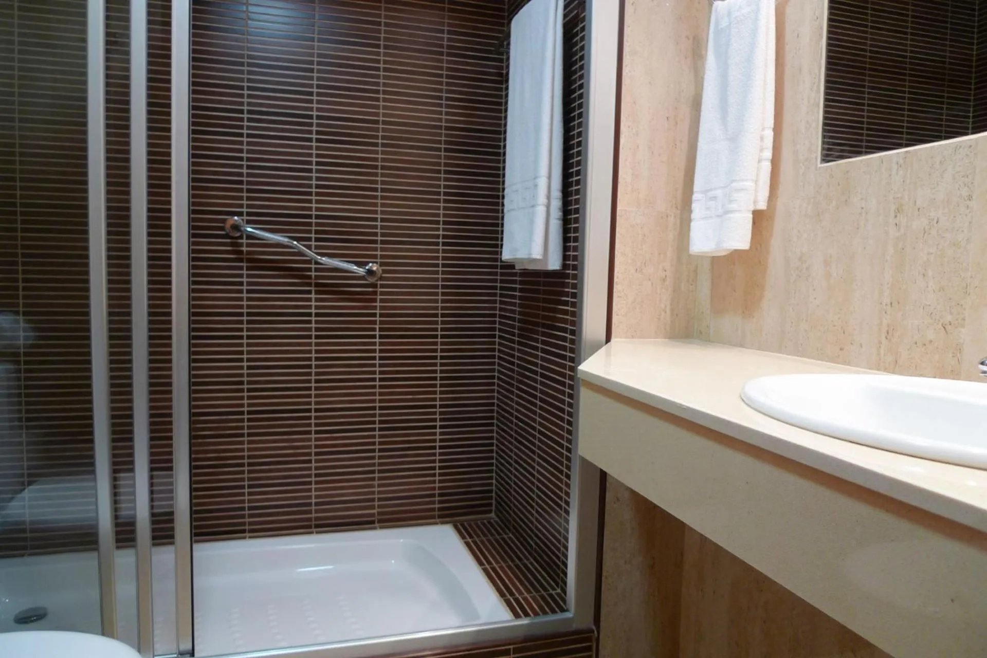 Shower in Euromar I - TEPINSA Alquiler de Apartamentos