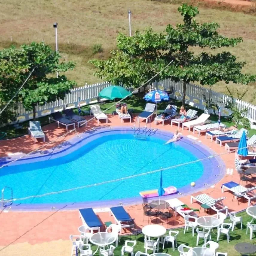 Swimming pool in Palmarinha de Goa