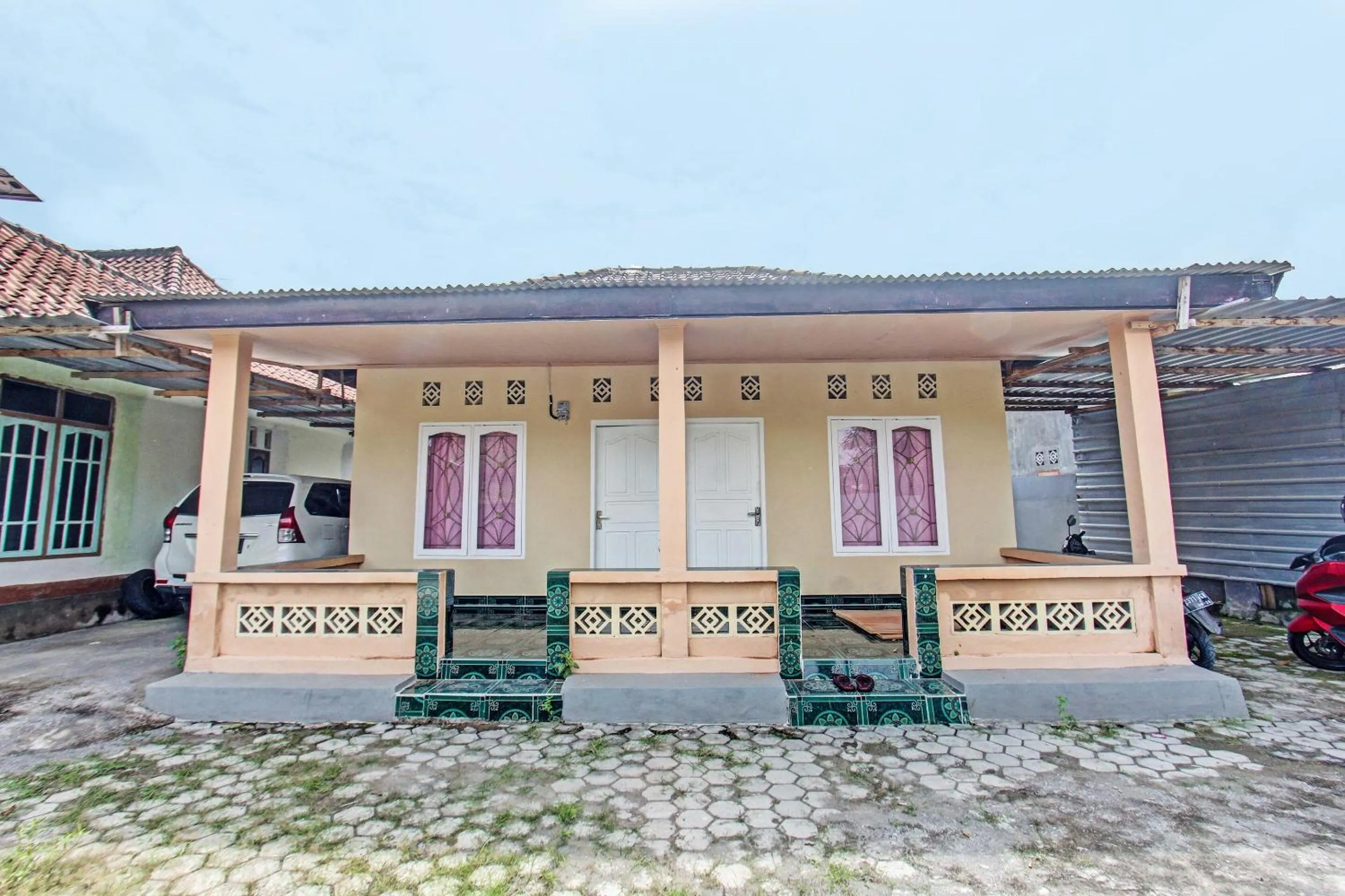 Facade/entrance in Hotel O Zahira Homestay Near Ekas Surf School and Service