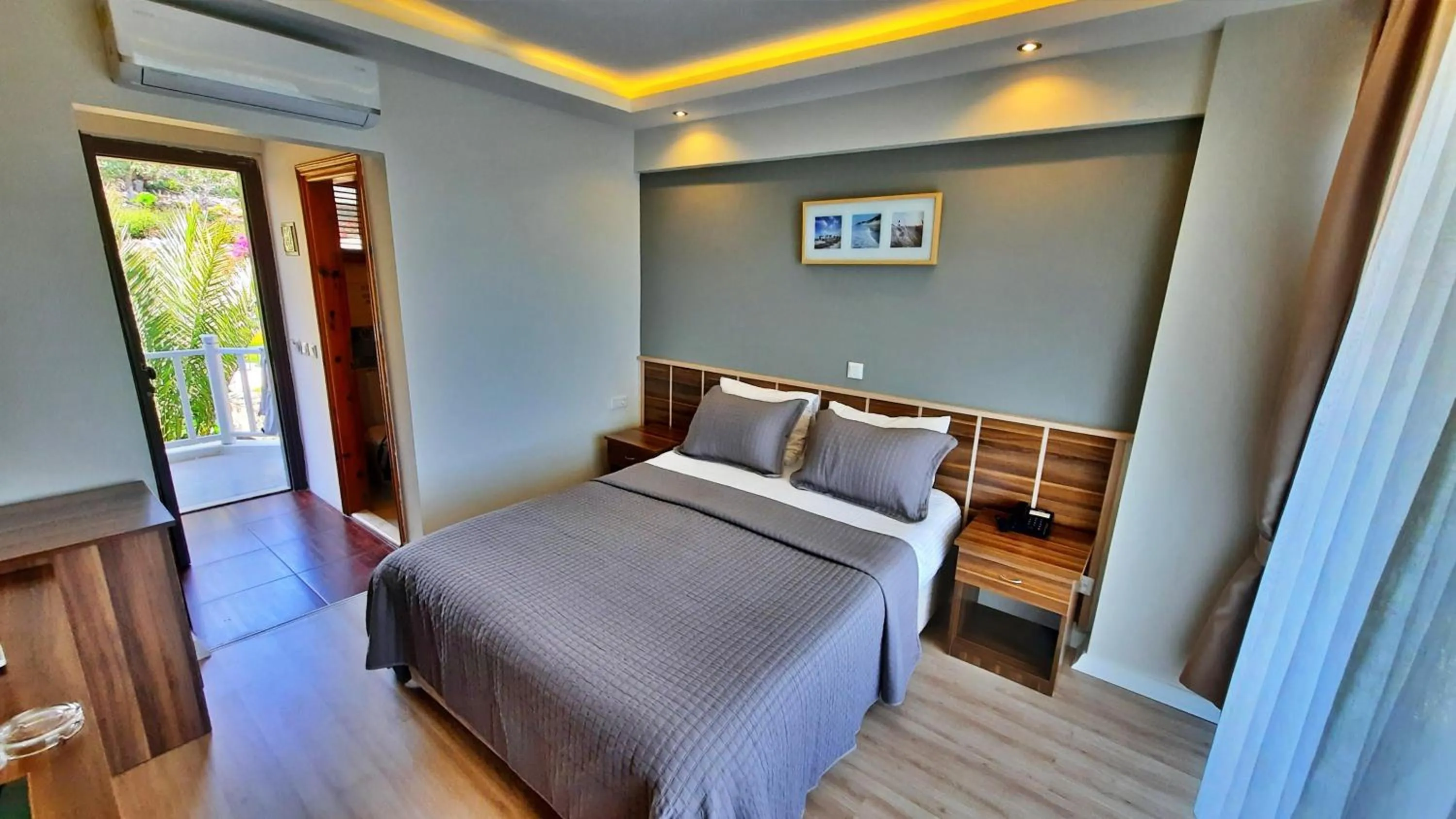 Photo of the whole room, Bed in Aquarius Hotel