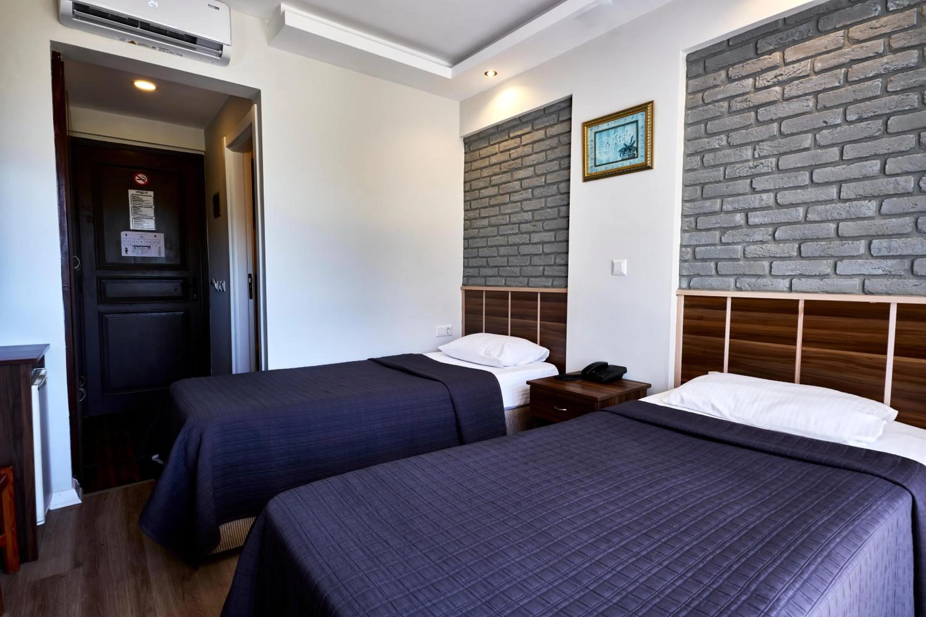 Photo of the whole room, Bed in Aquarius Hotel