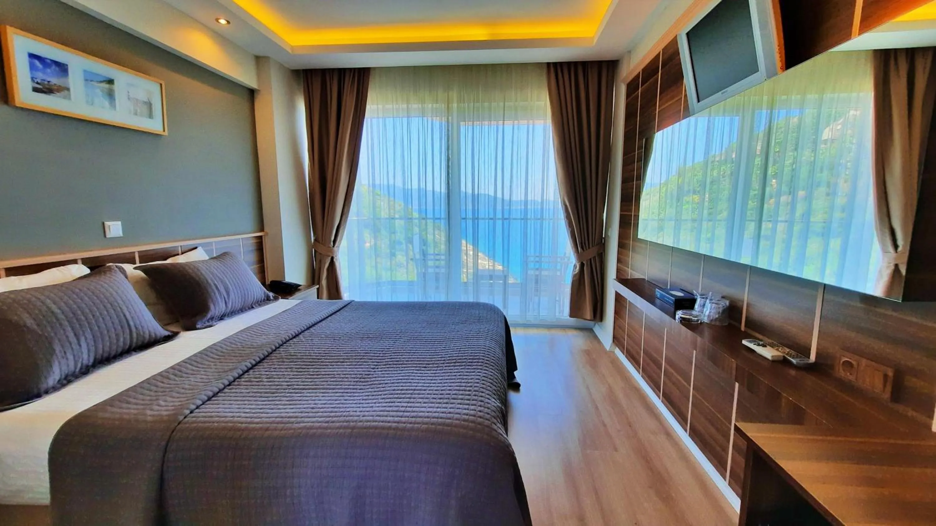 Photo of the whole room, Bed in Aquarius Hotel