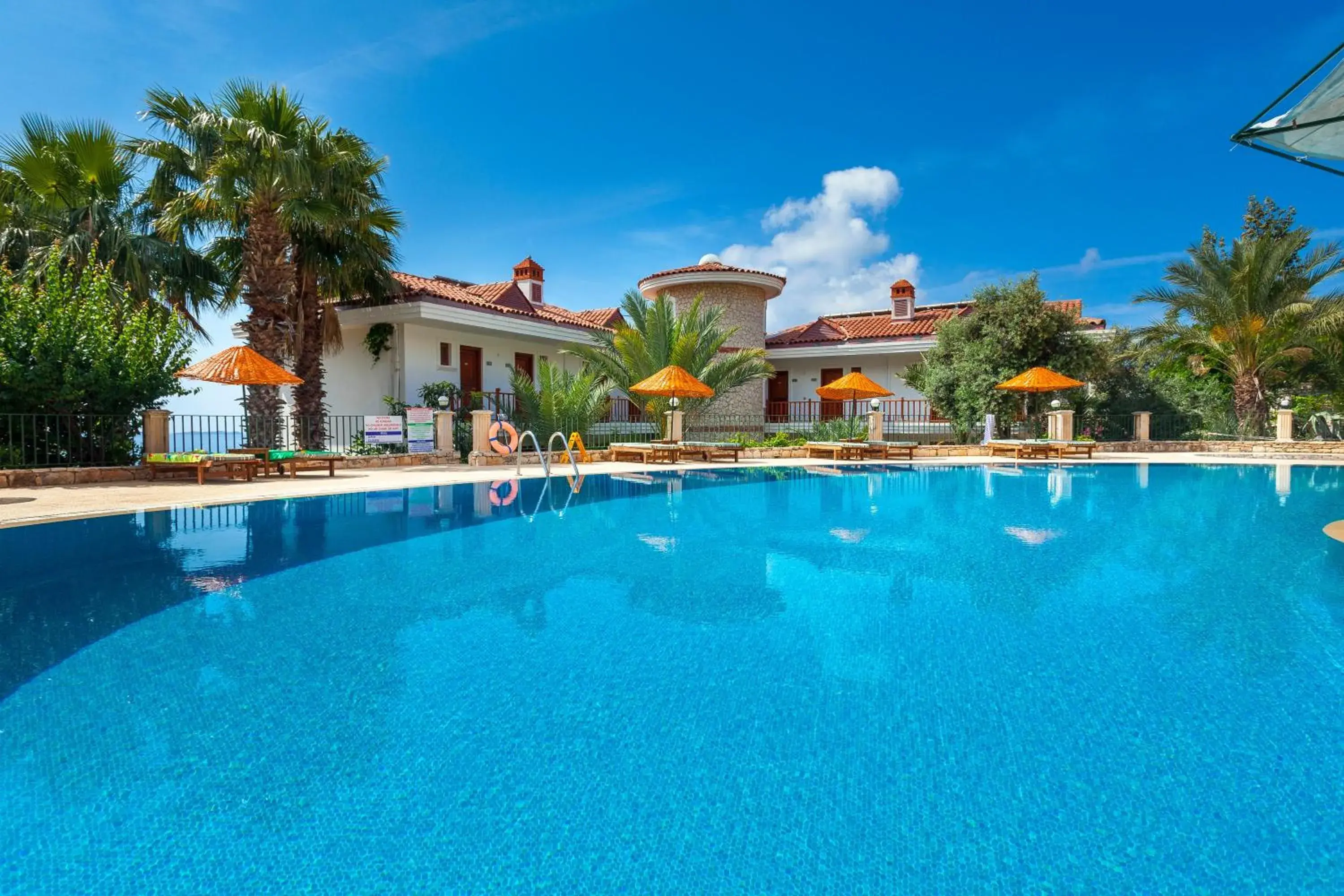 Swimming pool in Aquarius Hotel Swimming pool in Aquarius Hotel