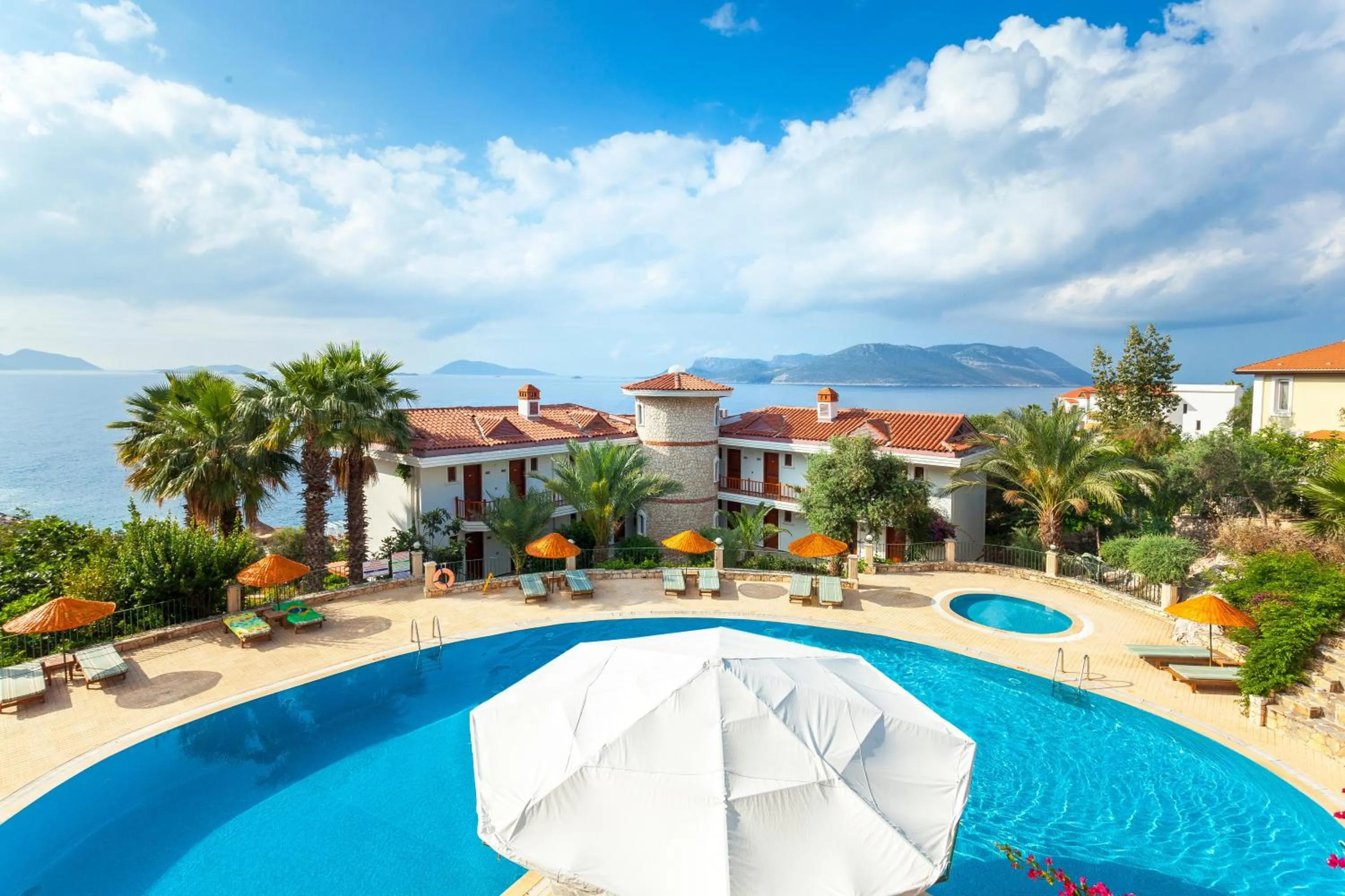 Swimming pool in Aquarius Hotel