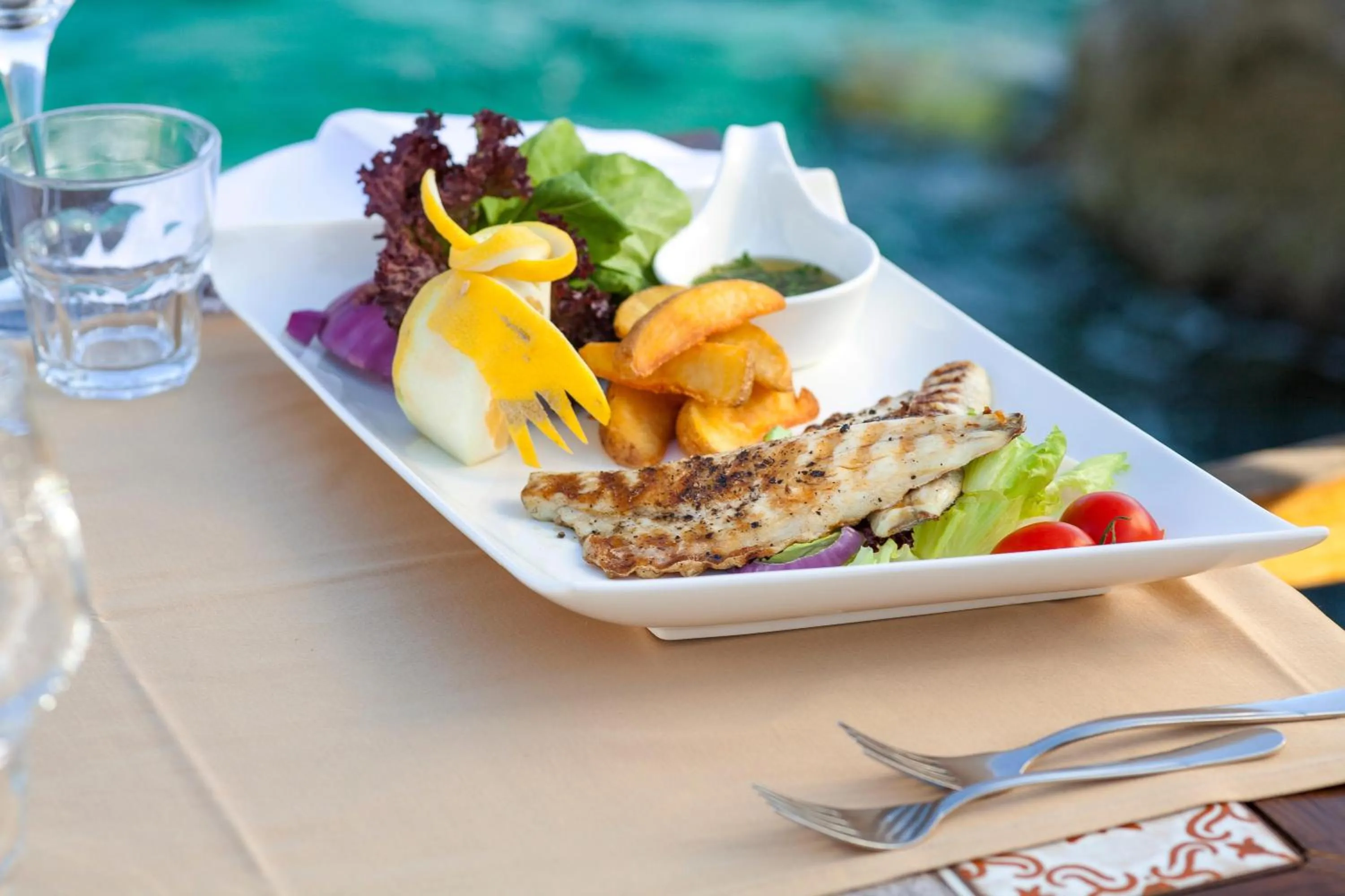 Restaurant/places to eat in Aquarius Hotel