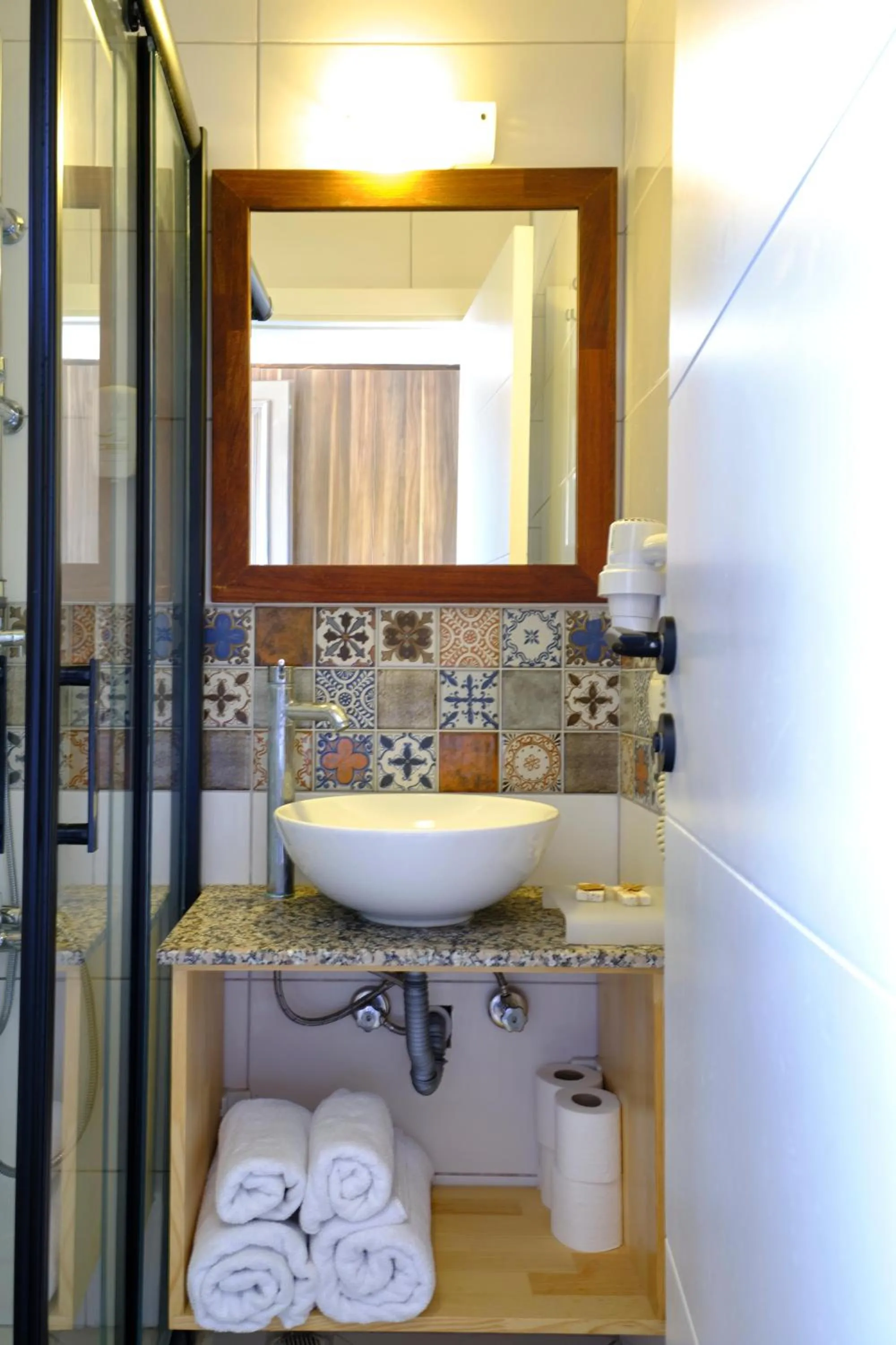 Bathroom in Aquarius Hotel