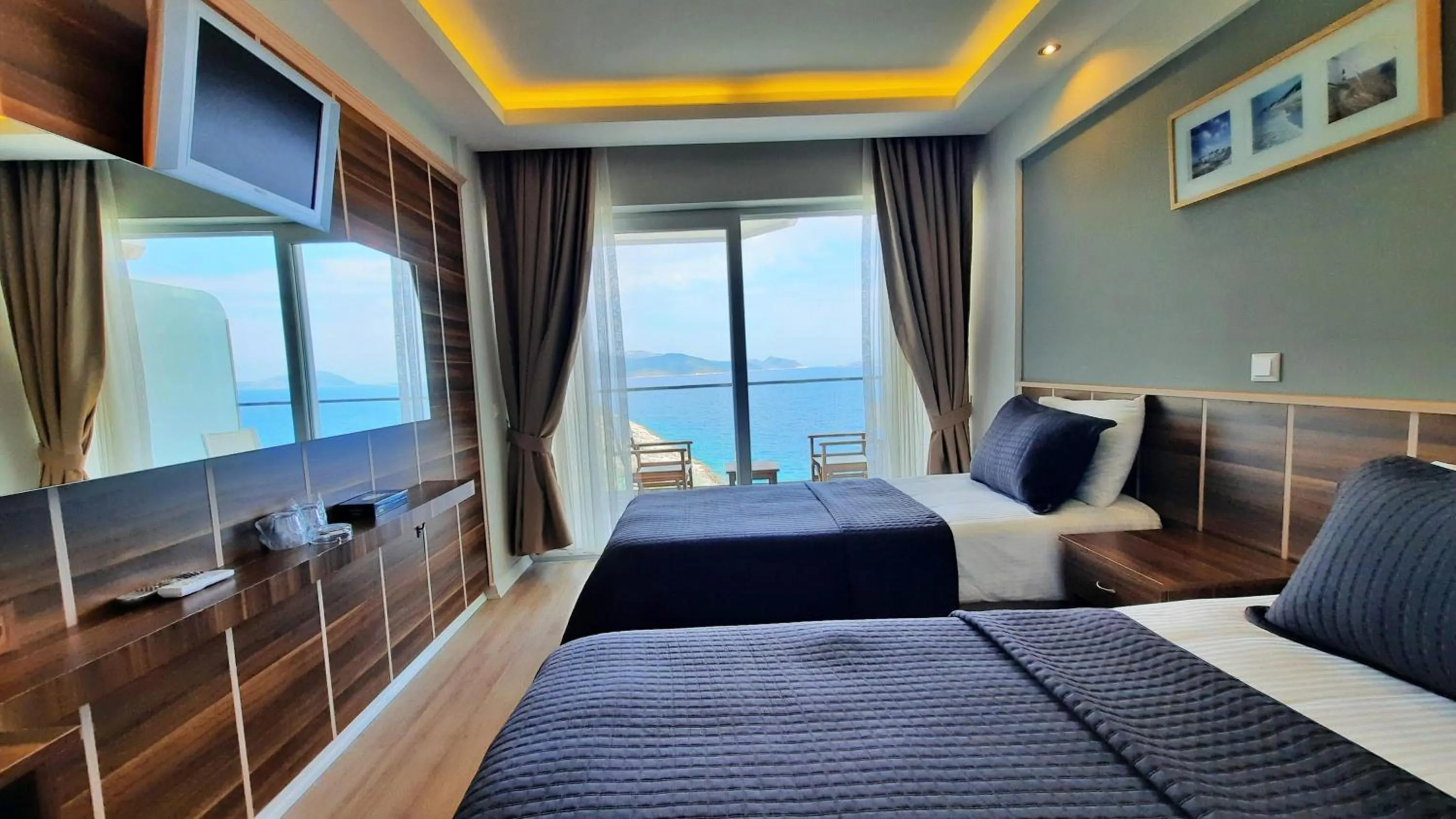 Photo of the whole room, Bed in Aquarius Hotel