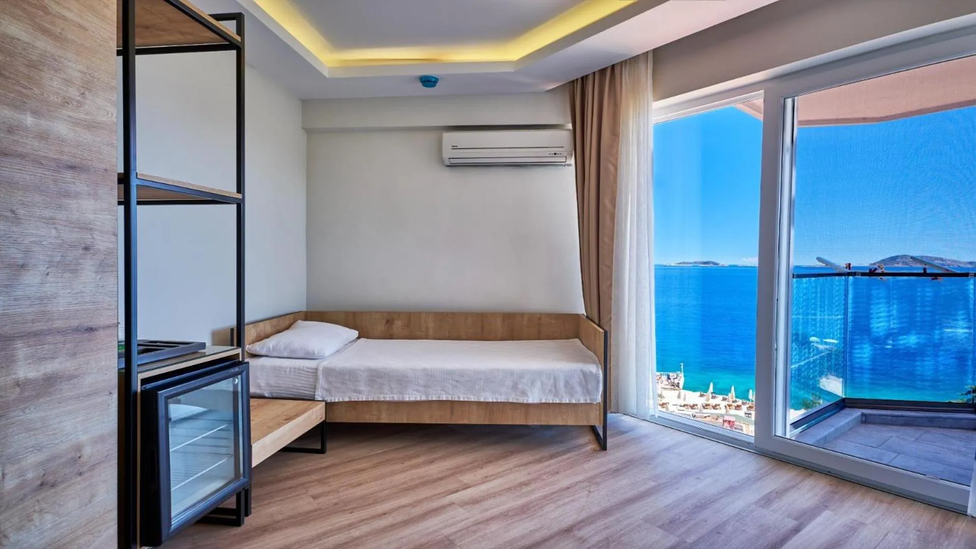 Photo of the whole room, Bed in Aquarius Hotel