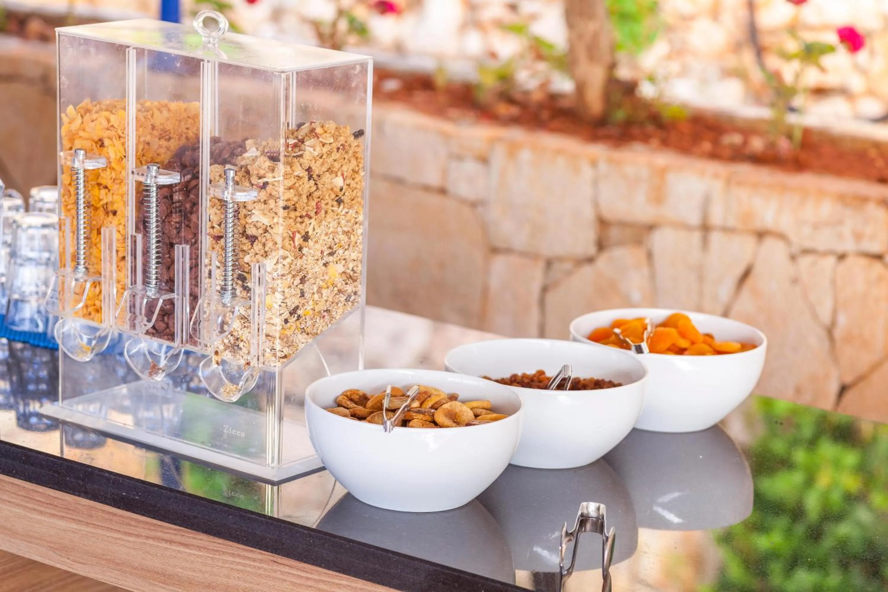 Restaurant/places to eat in Aquarius Hotel