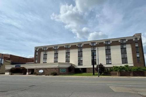 Quality Inn & Suites Downtown Mansfield
