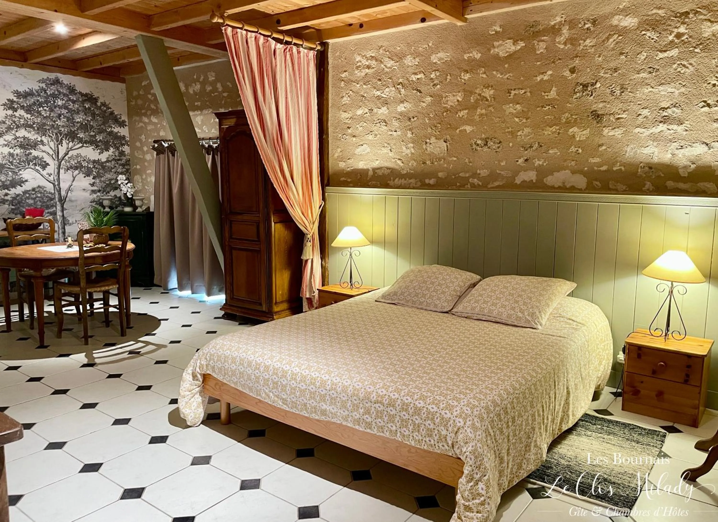 Bed in Chambres d'Hôtes Les Bournais - Le Clos Milady
