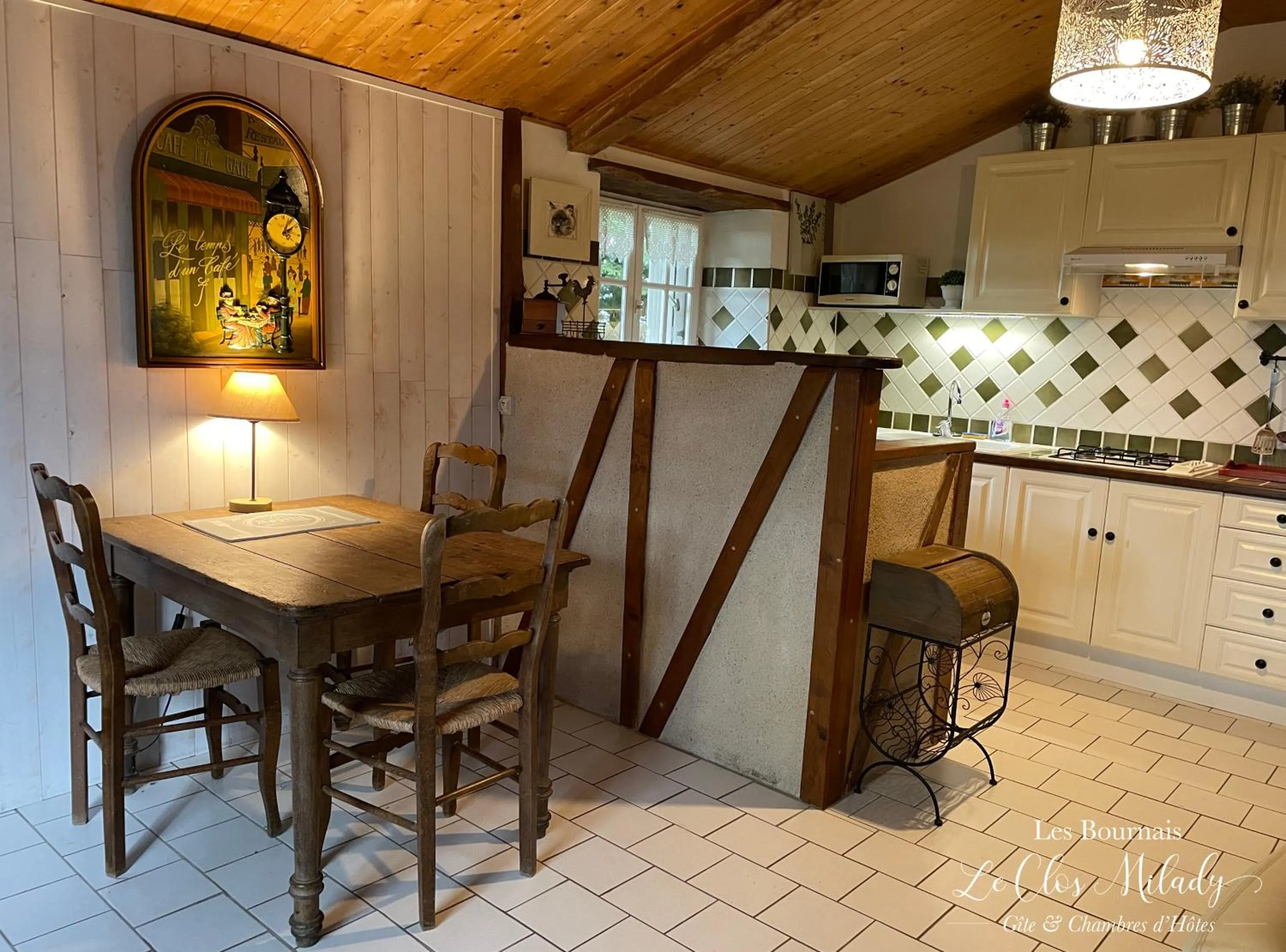 Kitchen or kitchenette in Chambres d'Hôtes Les Bournais - Le Clos Milady