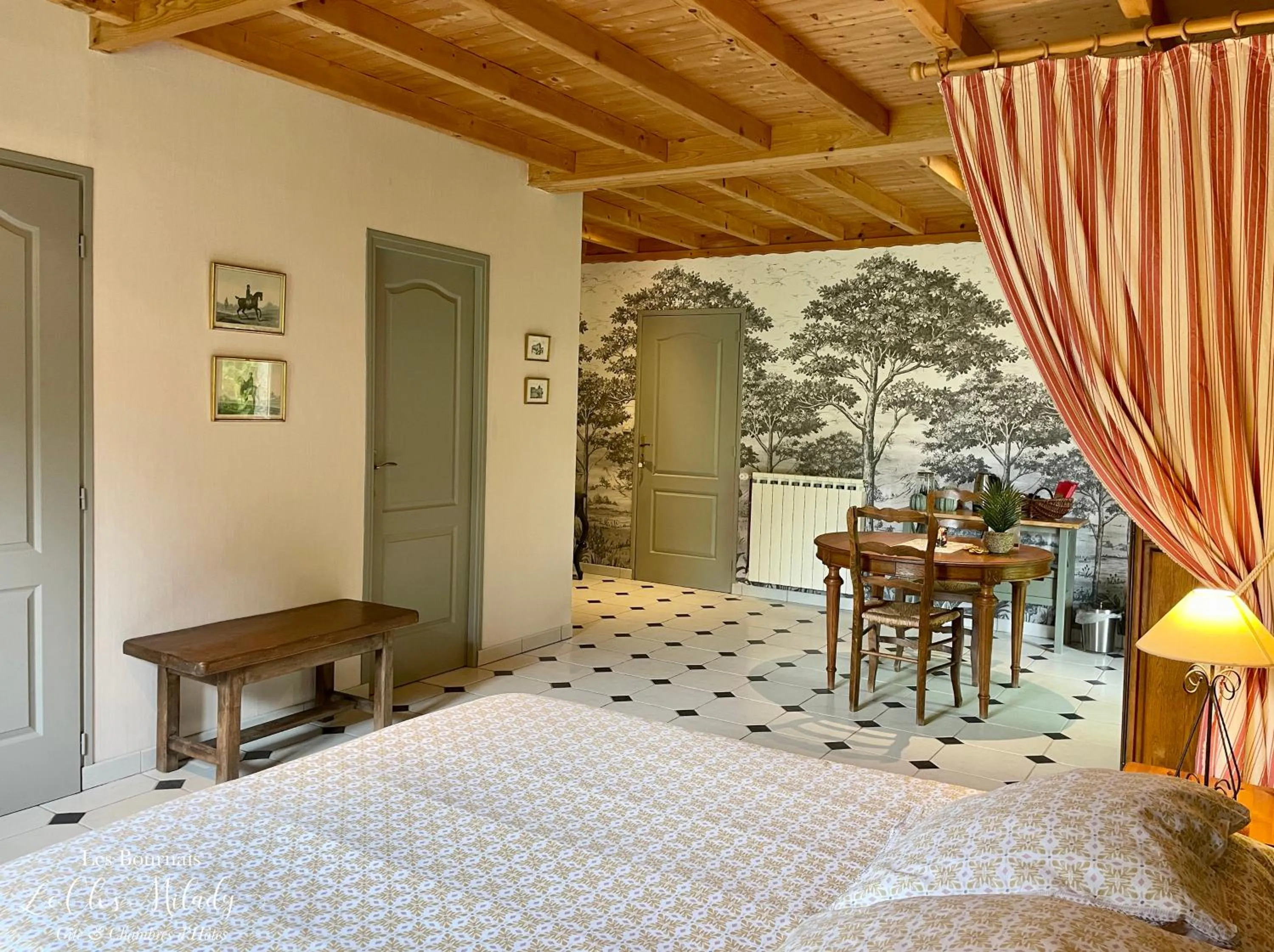 Bed in Chambres d'Hôtes Les Bournais - Le Clos Milady