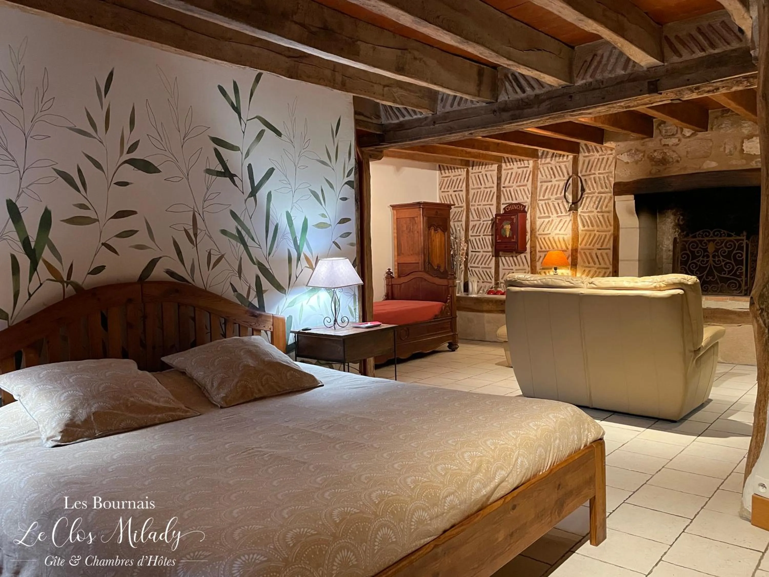 Bed in Chambres d'Hôtes Les Bournais - Le Clos Milady