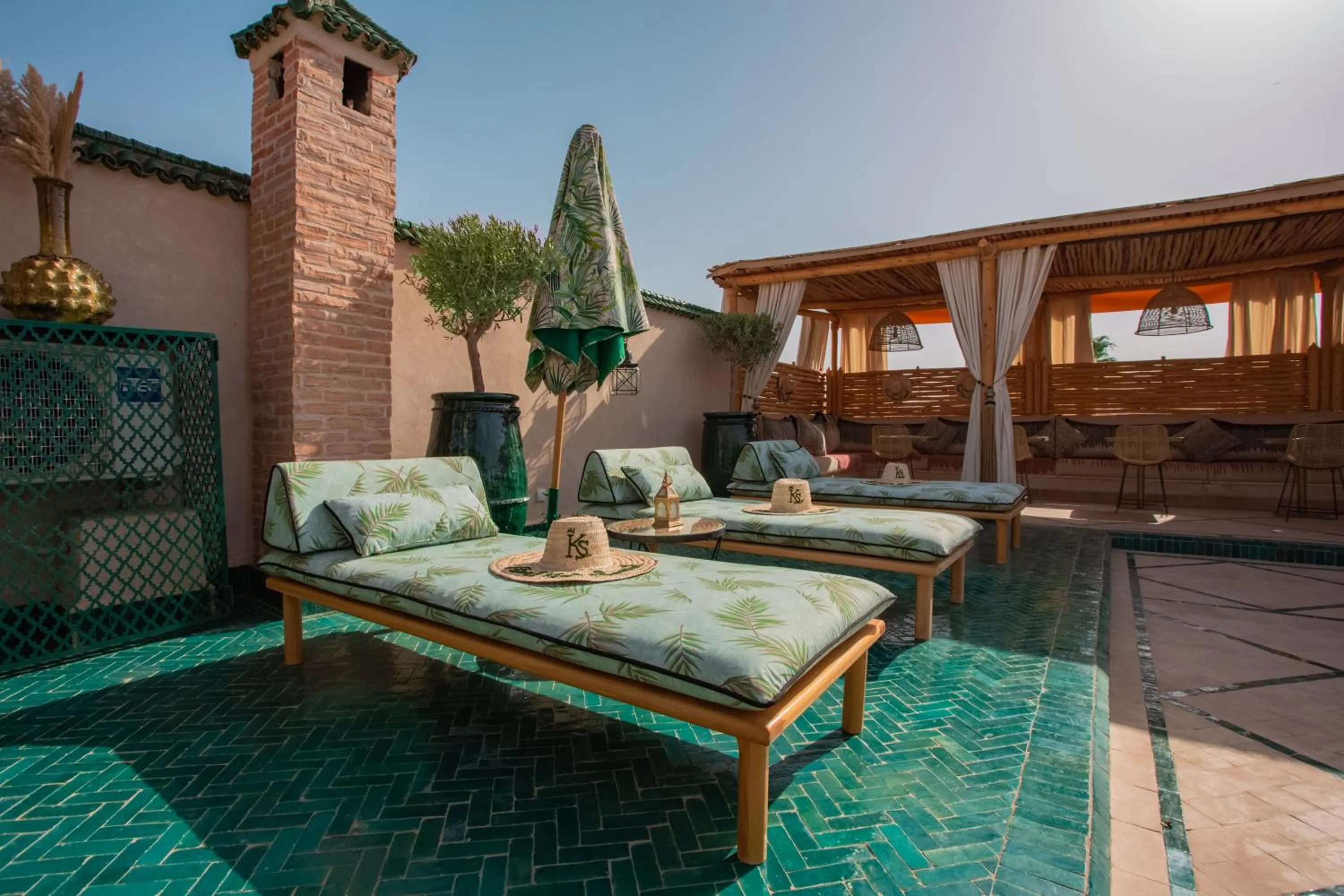 People in Riad Ksar Al Amal & Spa