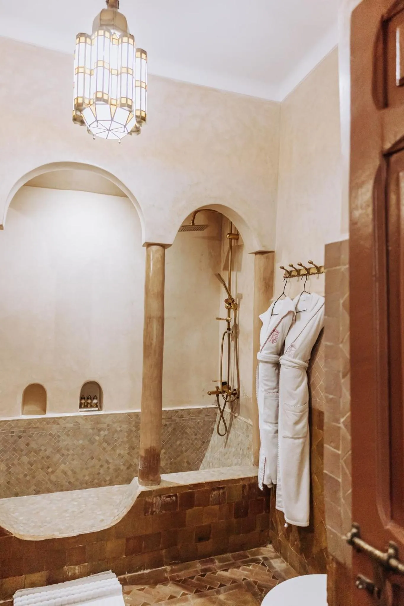 Shower in Riad Ksar Al Amal & Spa