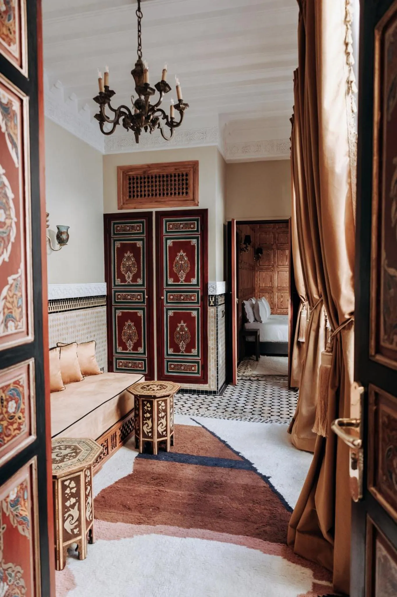 Living room, Bed in Riad Ksar Al Amal & Spa
