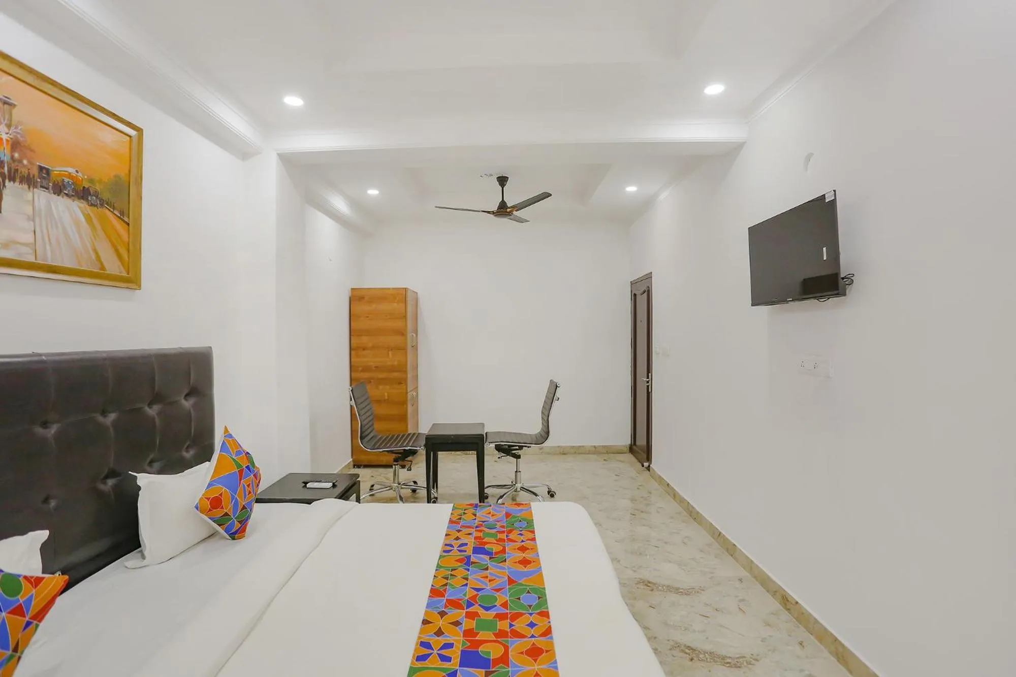 TV and multimedia, Bed in FabExpress Taj Residency - Nr Yashobhoomi Convention Centre