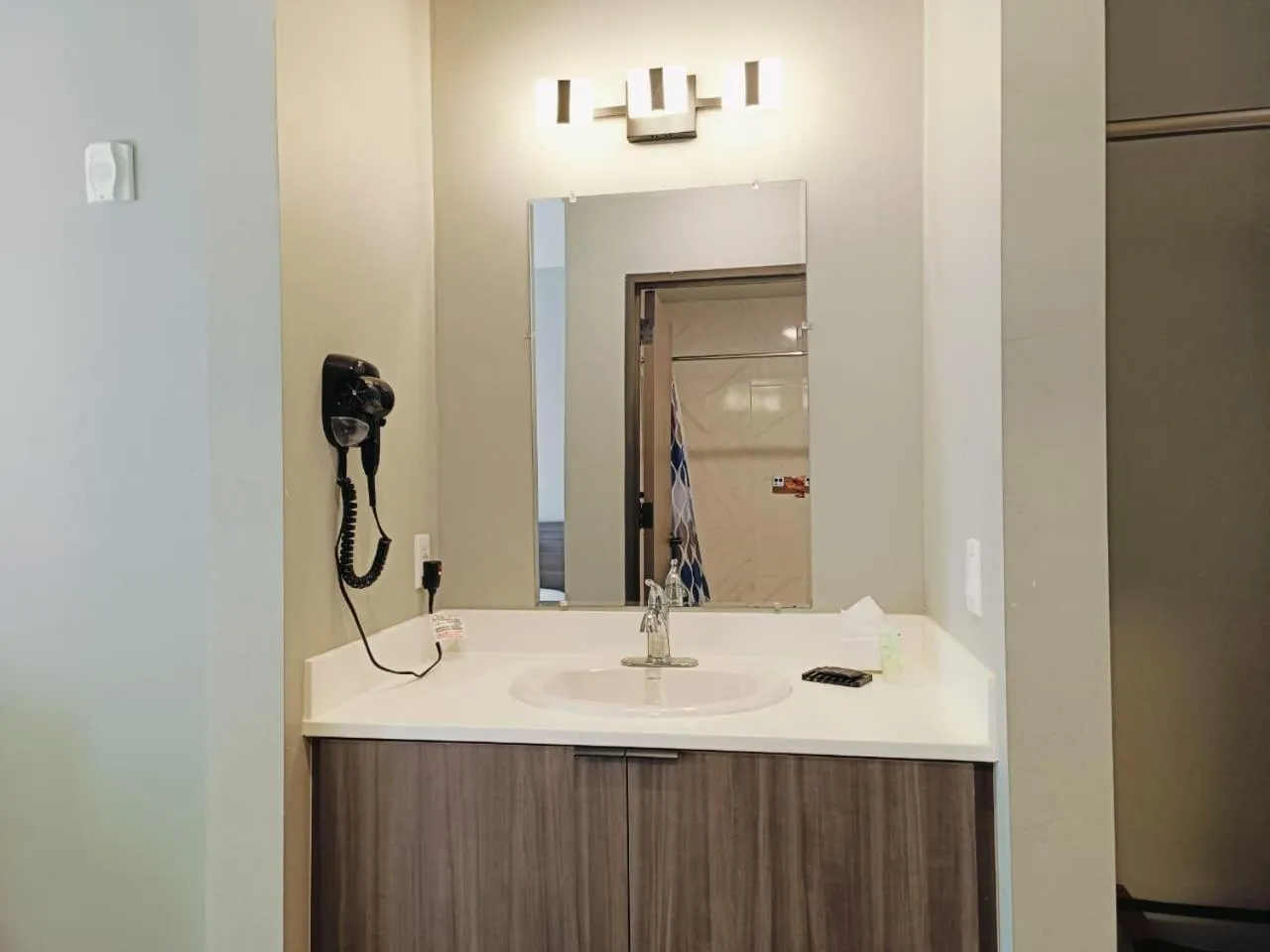 Bathroom in Champion Inn Motel By OYO Hwy 59 Shepherd