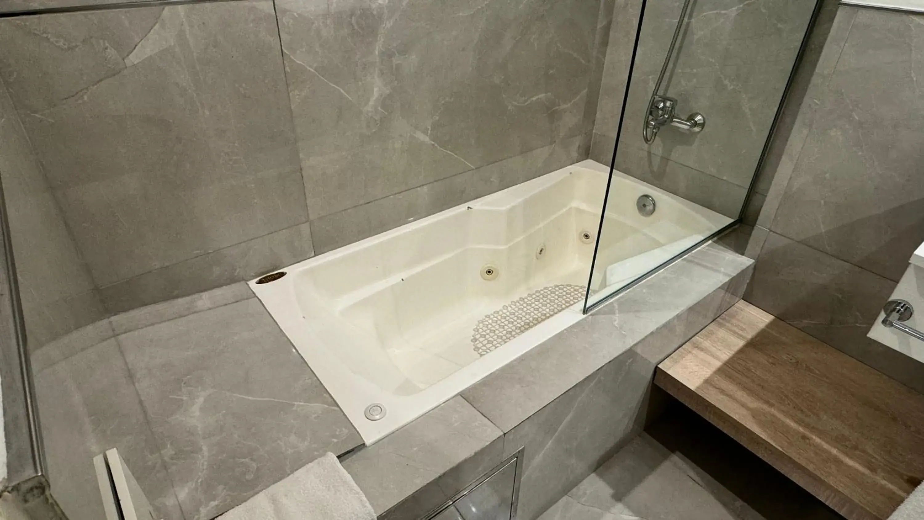 Bathroom in Gardi Hotel & Suites Bathroom in Gardi Hotel & Suites