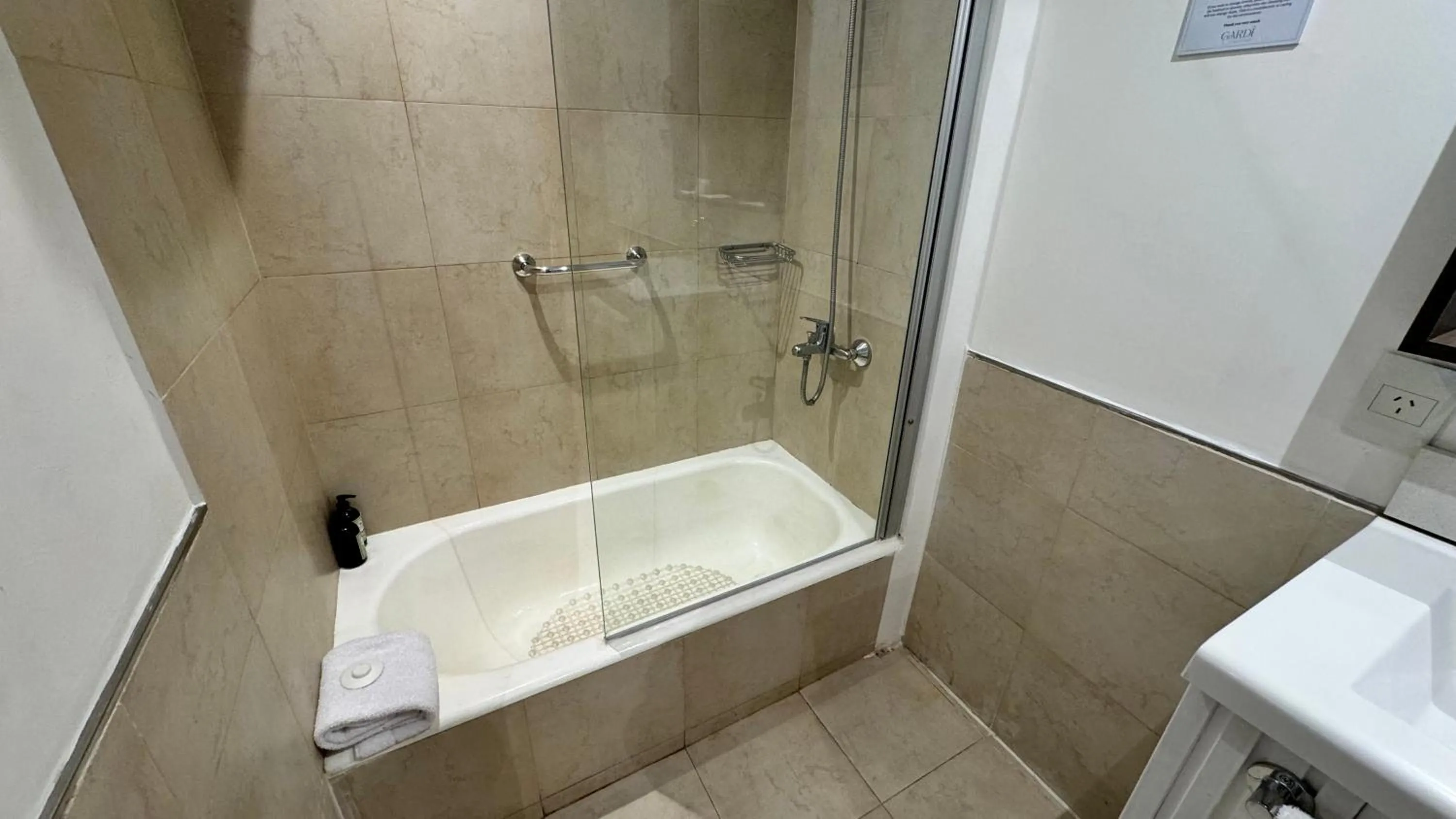 Bathroom in Gardi Hotel & Suites