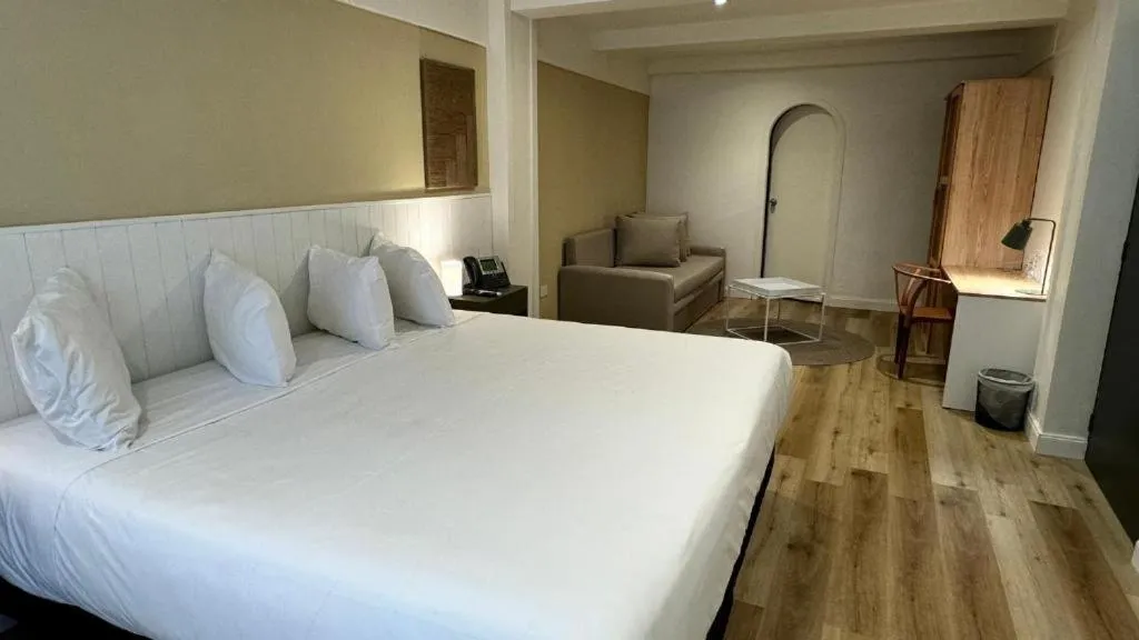 Bed in Gardi Hotel & Suites