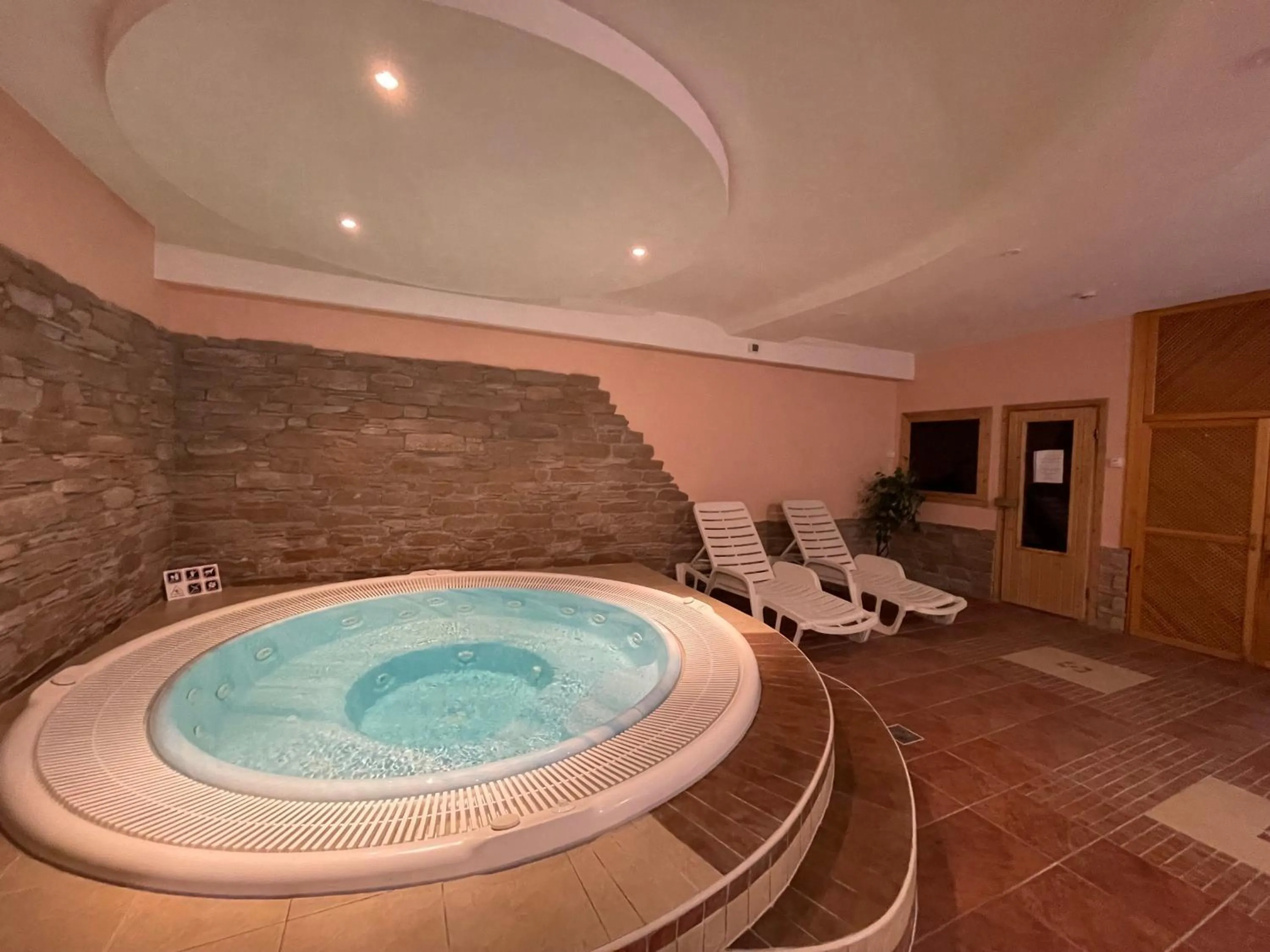 Hot Tub in Garda Wellness Apartmanház