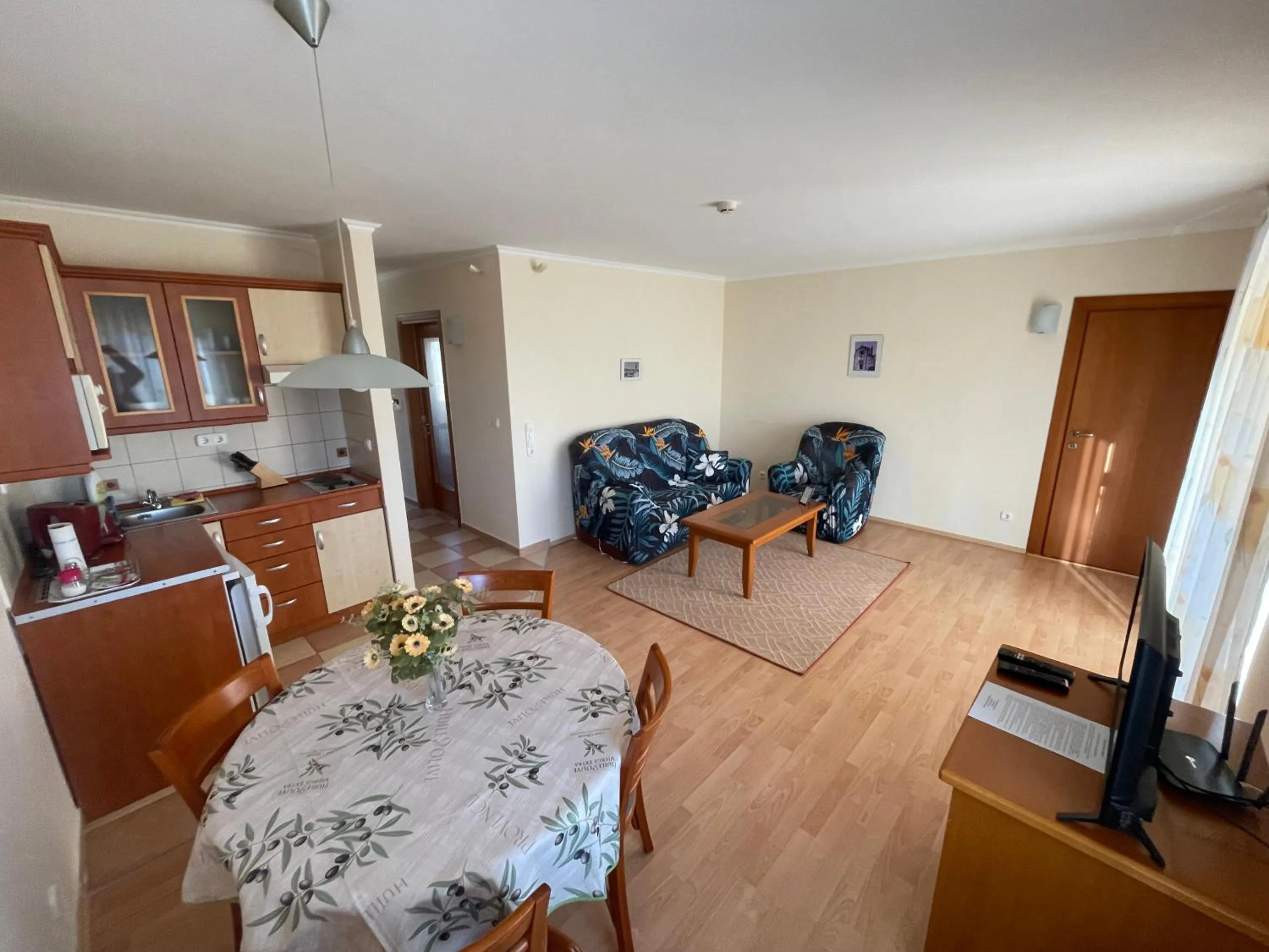 Kitchen or kitchenette in Garda Wellness Apartmanház