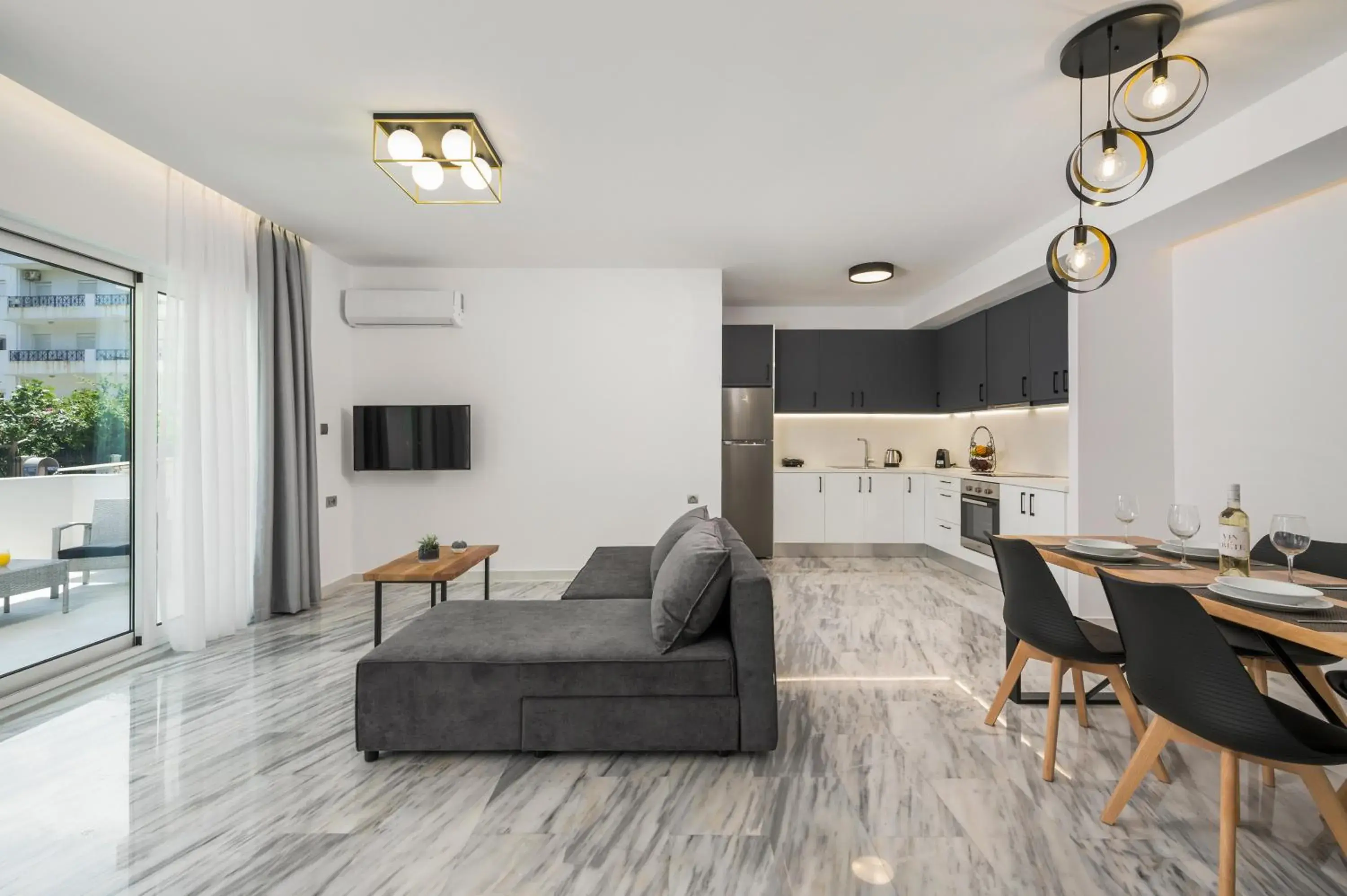Quarters Luxury Apts Quarters Luxury Apts