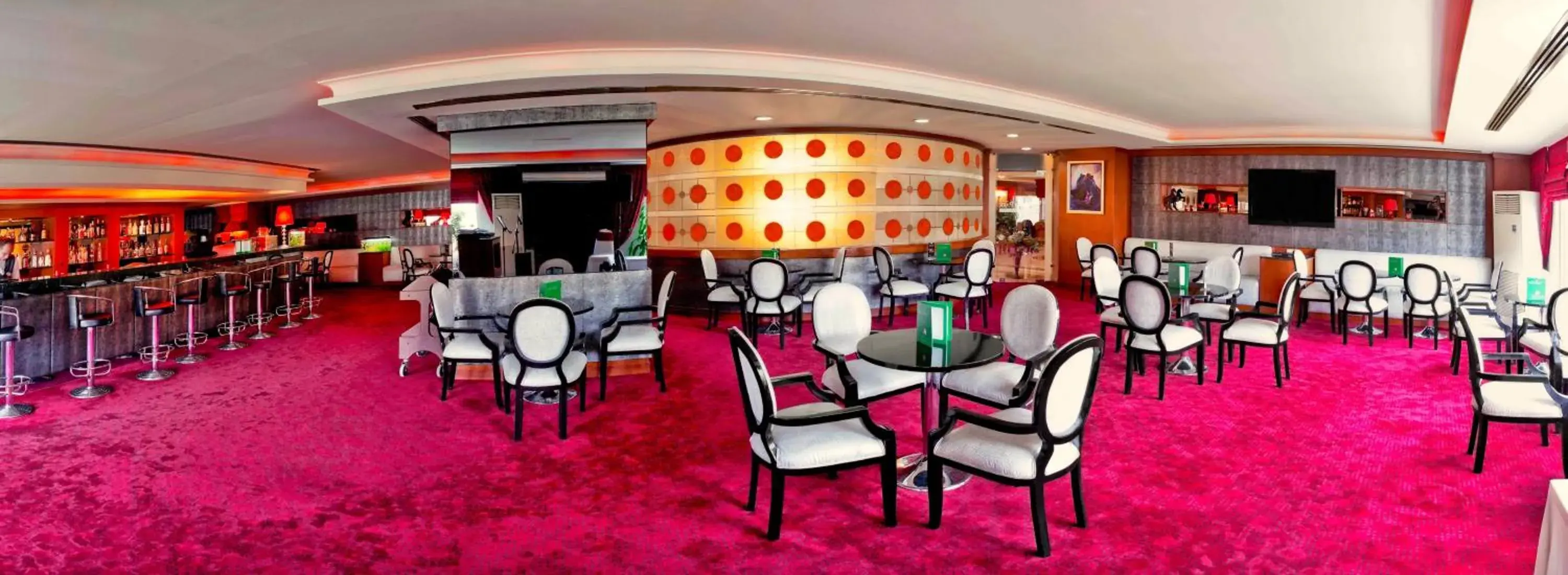 Lounge or bar in The Green Park Bostancı Lounge or bar in The Green Park Bostancı