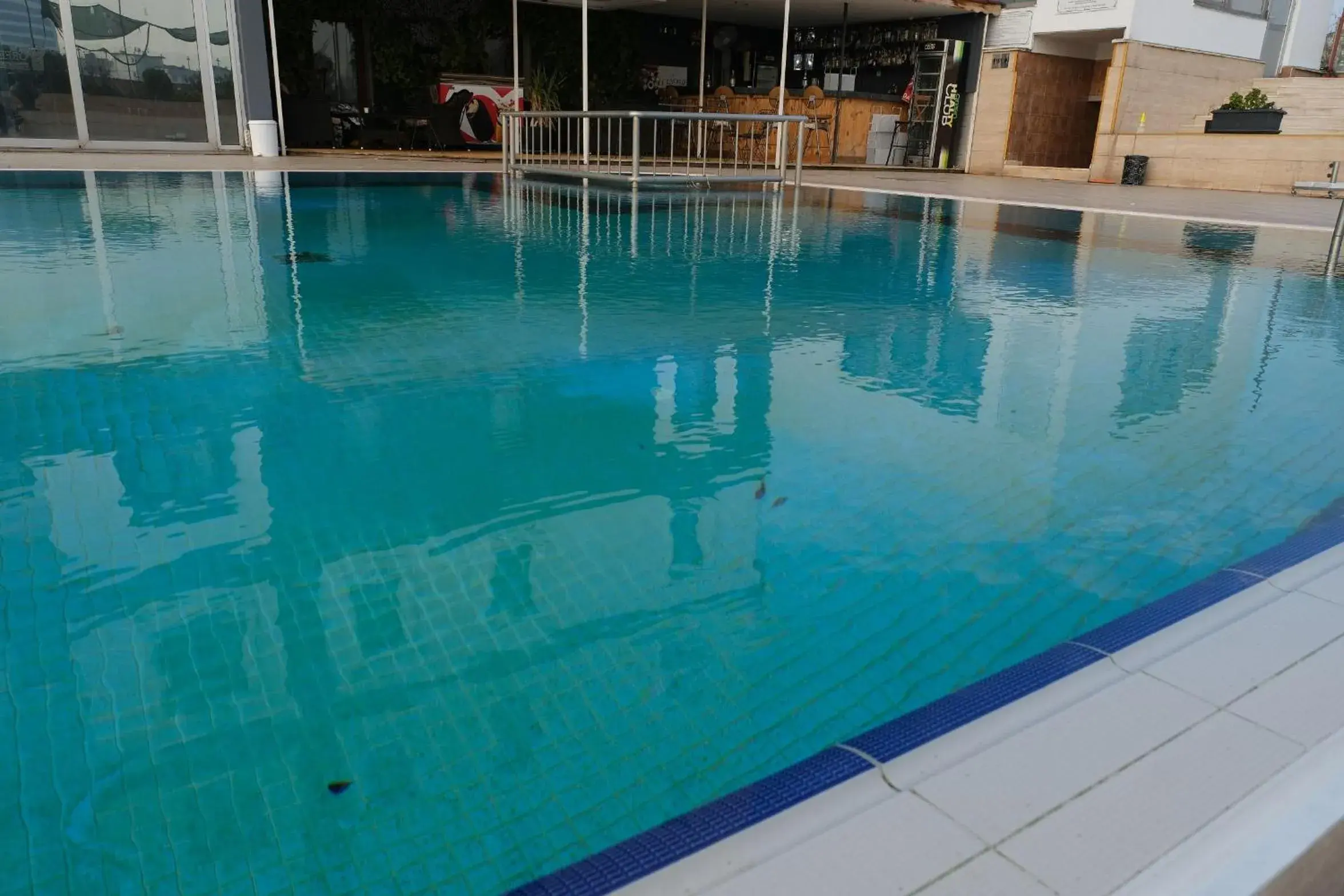 Swimming pool in The Green Park Bostancı Swimming pool in The Green Park Bostancı
