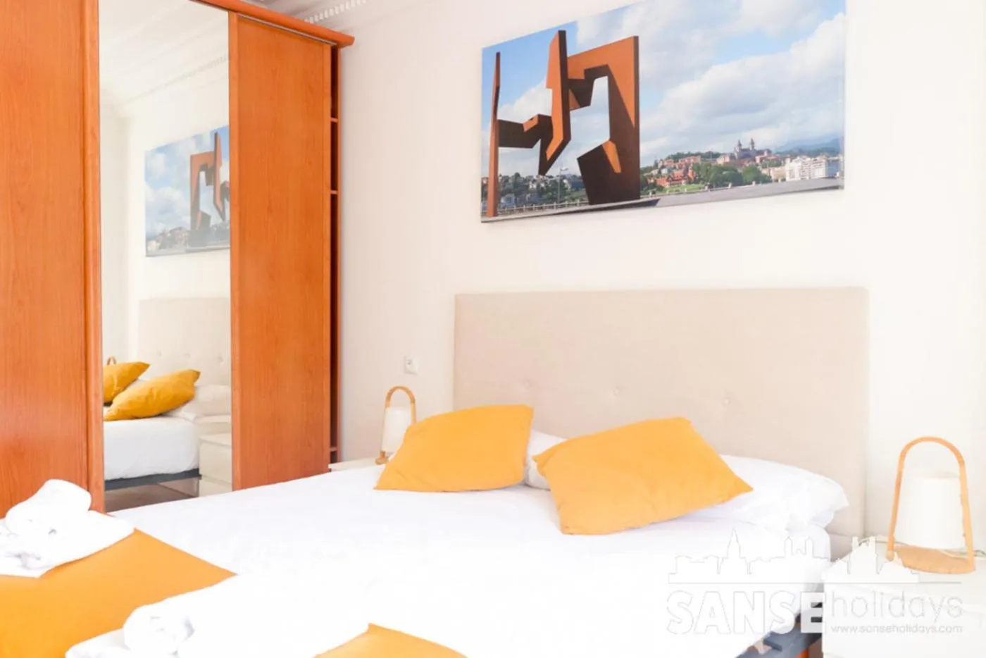 Bed in Apartamento Colón by SanSe Holidays