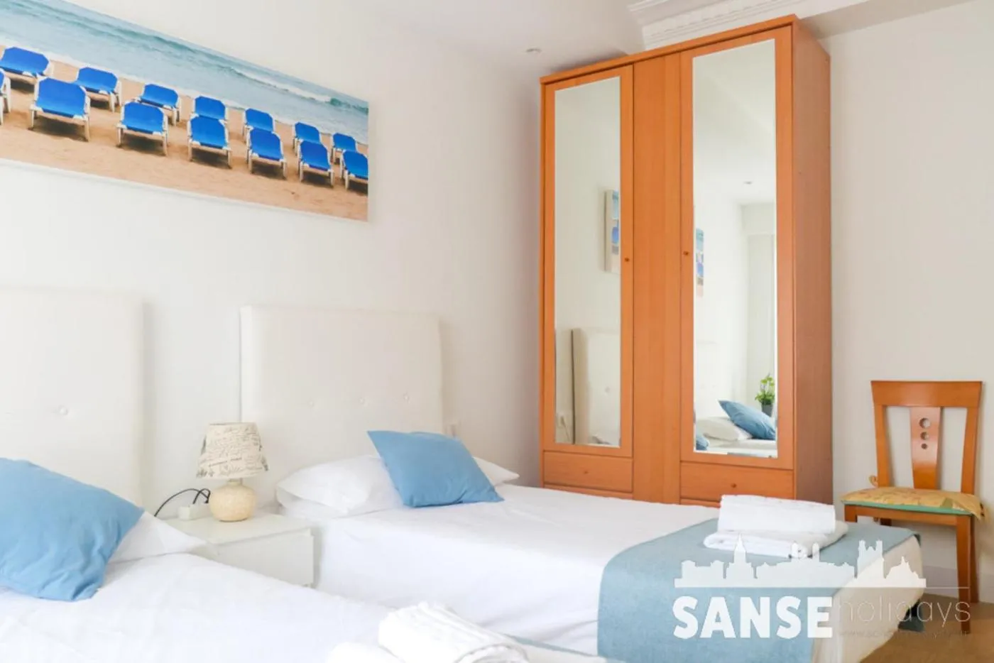 Bed in Apartamento Colón by SanSe Holidays