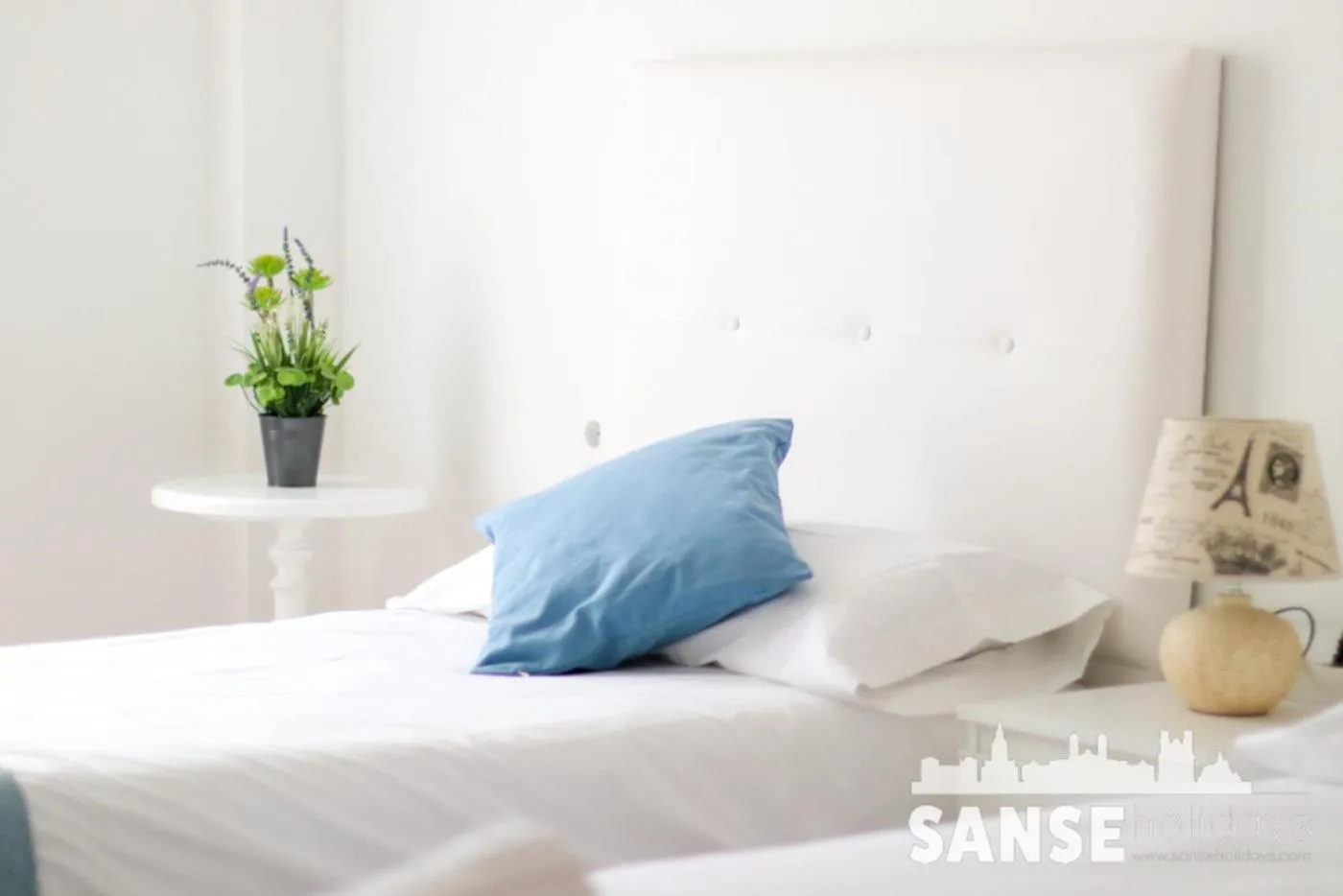 Bed in Apartamento Colón by SanSe Holidays