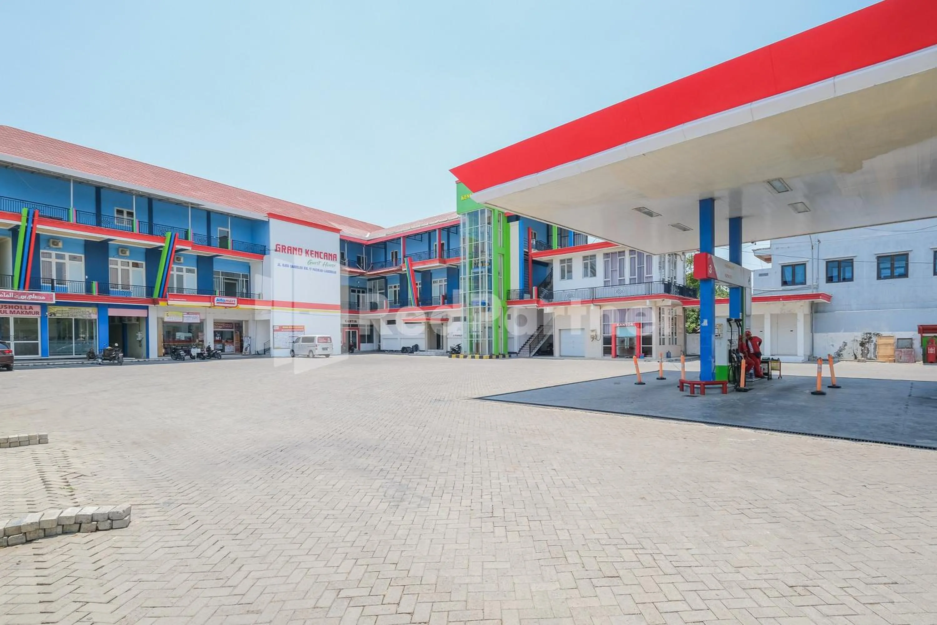 Property building in Grand Kencana Guesthouse Syariah near Wisata Bahari Lamongan