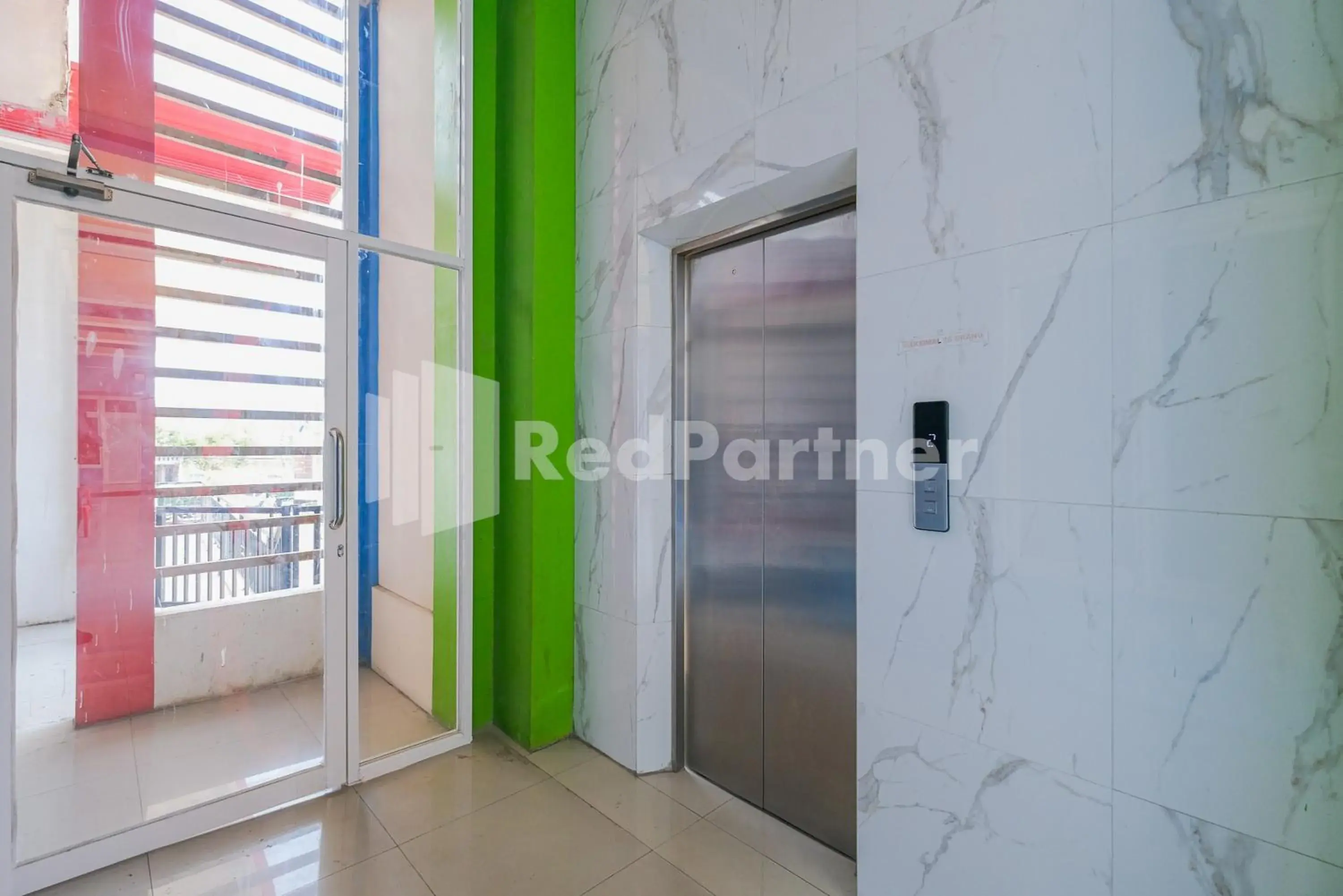 Property building in Grand Kencana Guesthouse Syariah near Wisata Bahari Lamongan Property building in Grand Kencana Guesthouse Syariah near Wisata Bahari Lamongan