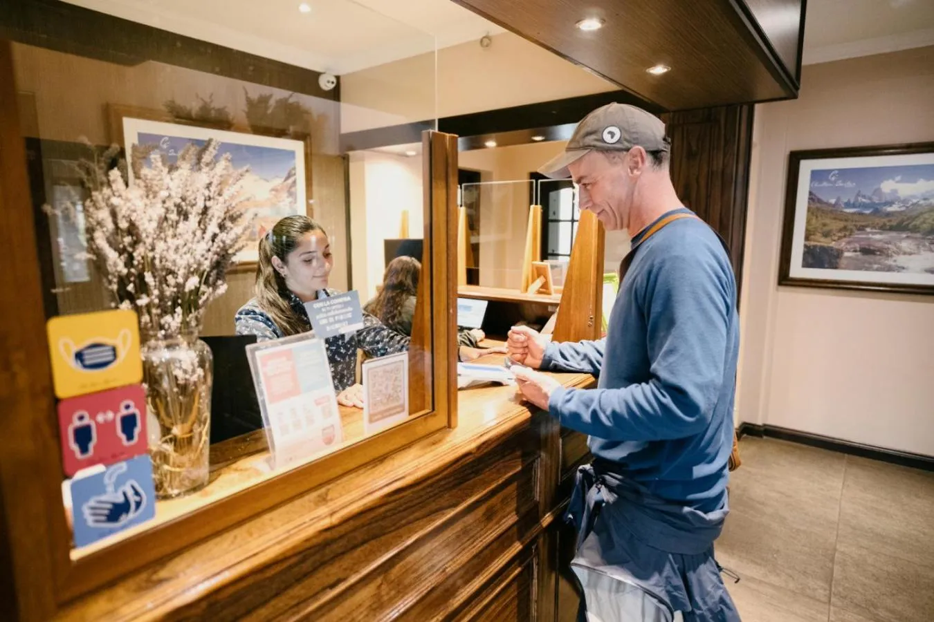 Lobby or reception in Chalten Suites Hotel